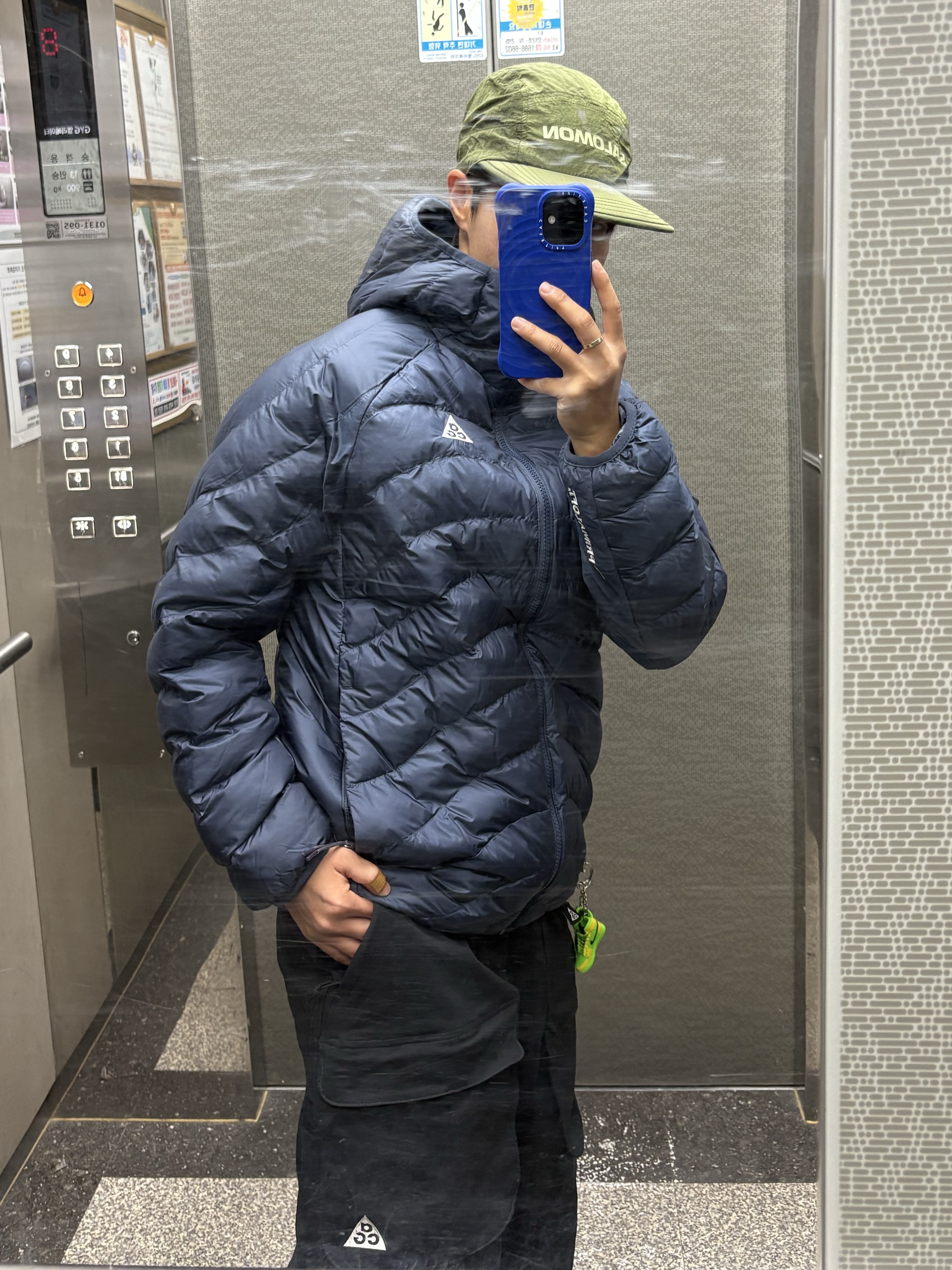 Salomon Primary Ripstop Camp Cap Khaki, Nike ACG Smith Summit Zip Cargo Pants Black Anthracite - Asia 착용 스타일