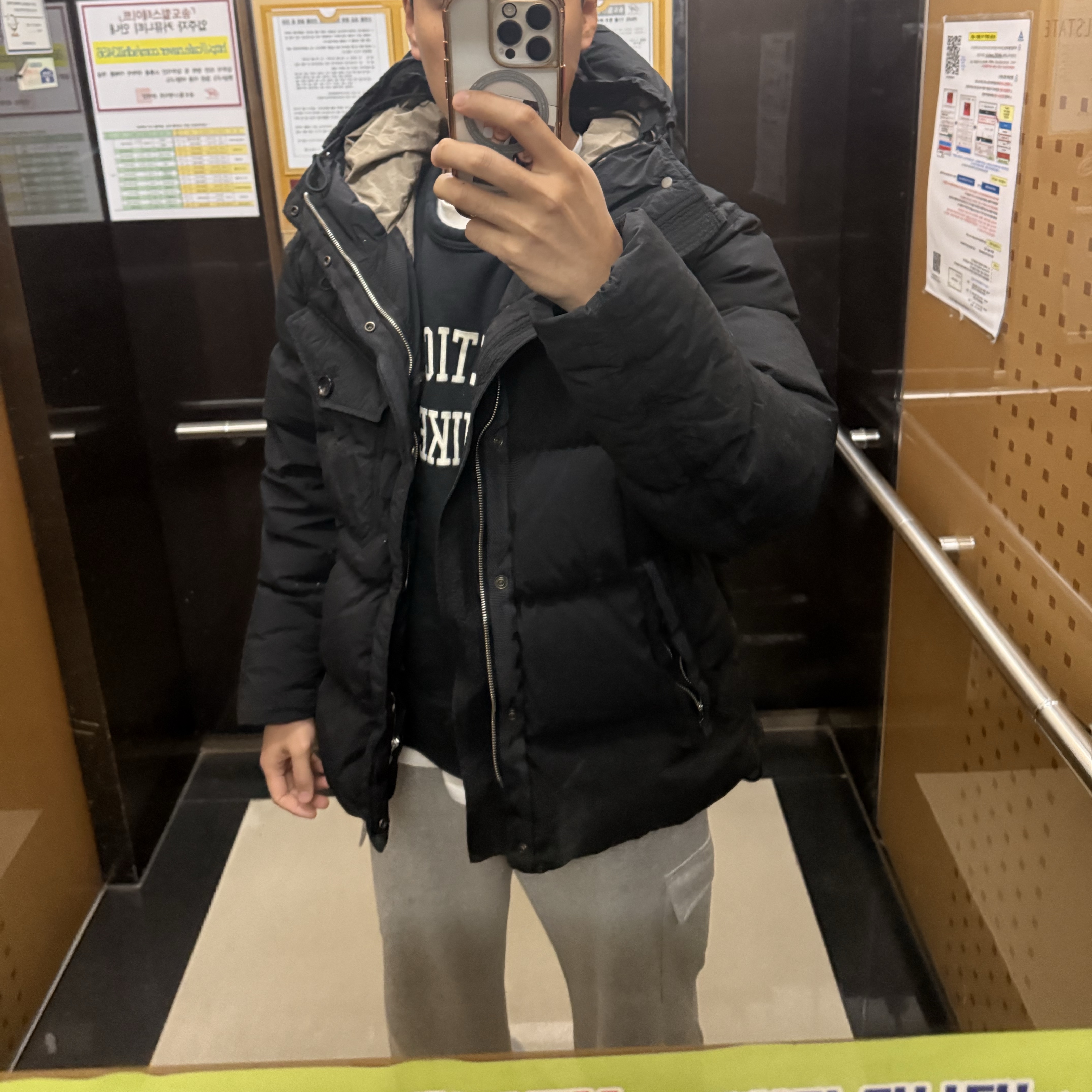 Ten C Survival Down Jacket Black, Nike NSW Trend Fleece Crew Black Sail - Asia 착용 스타일 - 2