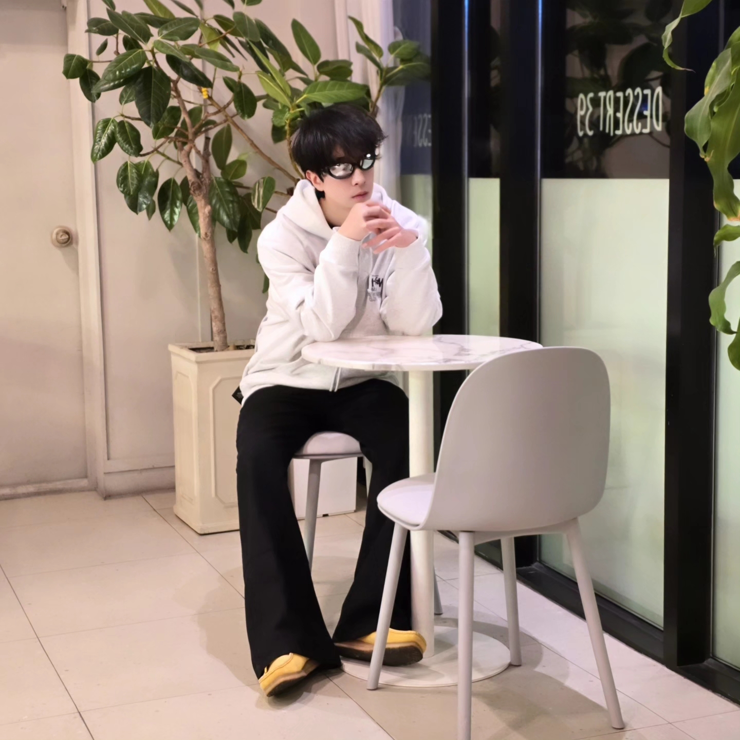 Stussy Stock DSM Ginza Zip Hoodie Ash Heather 2023, Clarks Wallabee Yellow Suede 착용 스타일 - 6