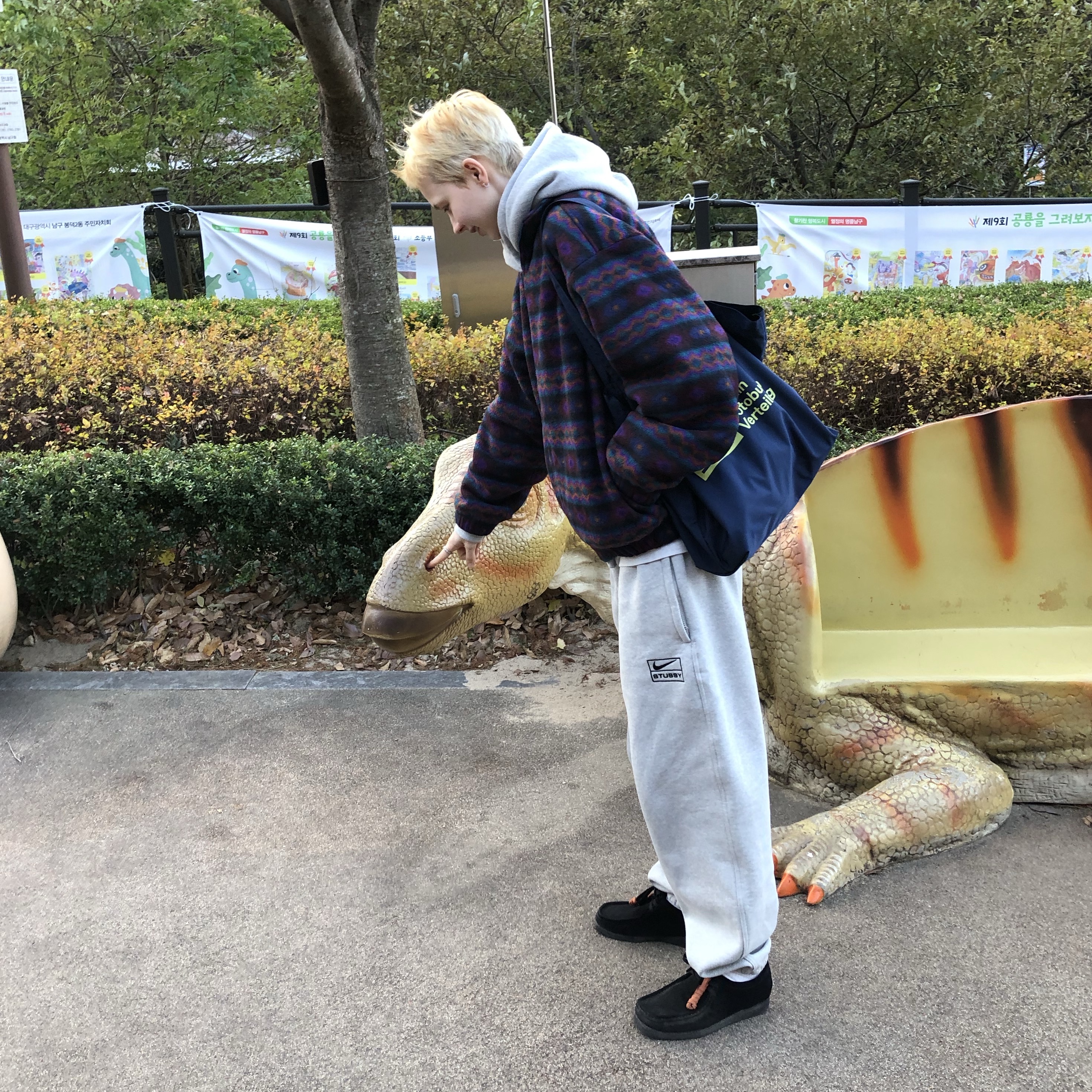Clarks Wallabee Black Suede, Nike x Stussy Fleece Pants Grey Heather (FN5231-050) 착용 스타일