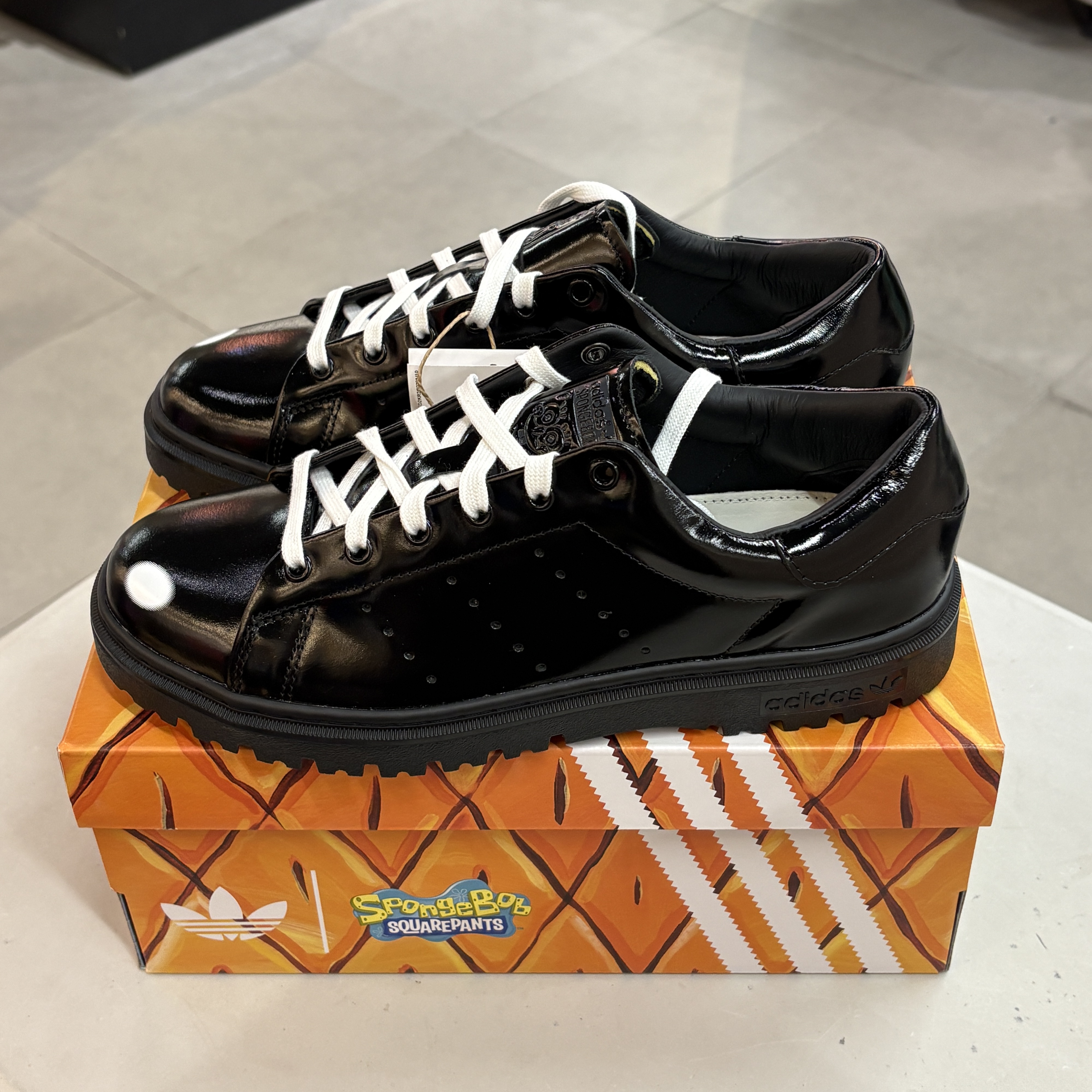 Adidas x Spongebob Stan Smith Freizeit Core Black 착용 스타일 - 1