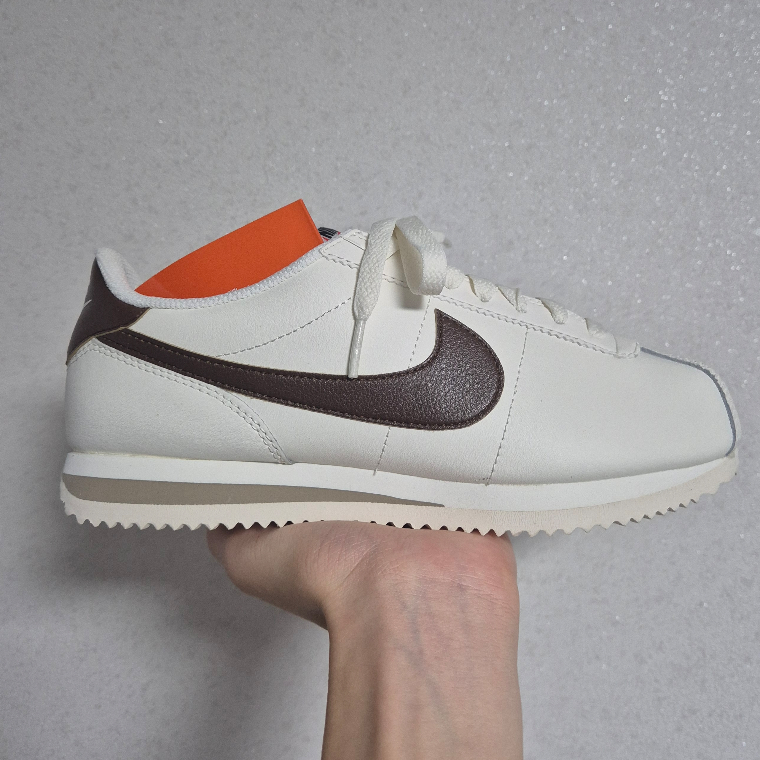 (W) Nike Cortez Sail Cacao Wow 착용 스타일 - 1
