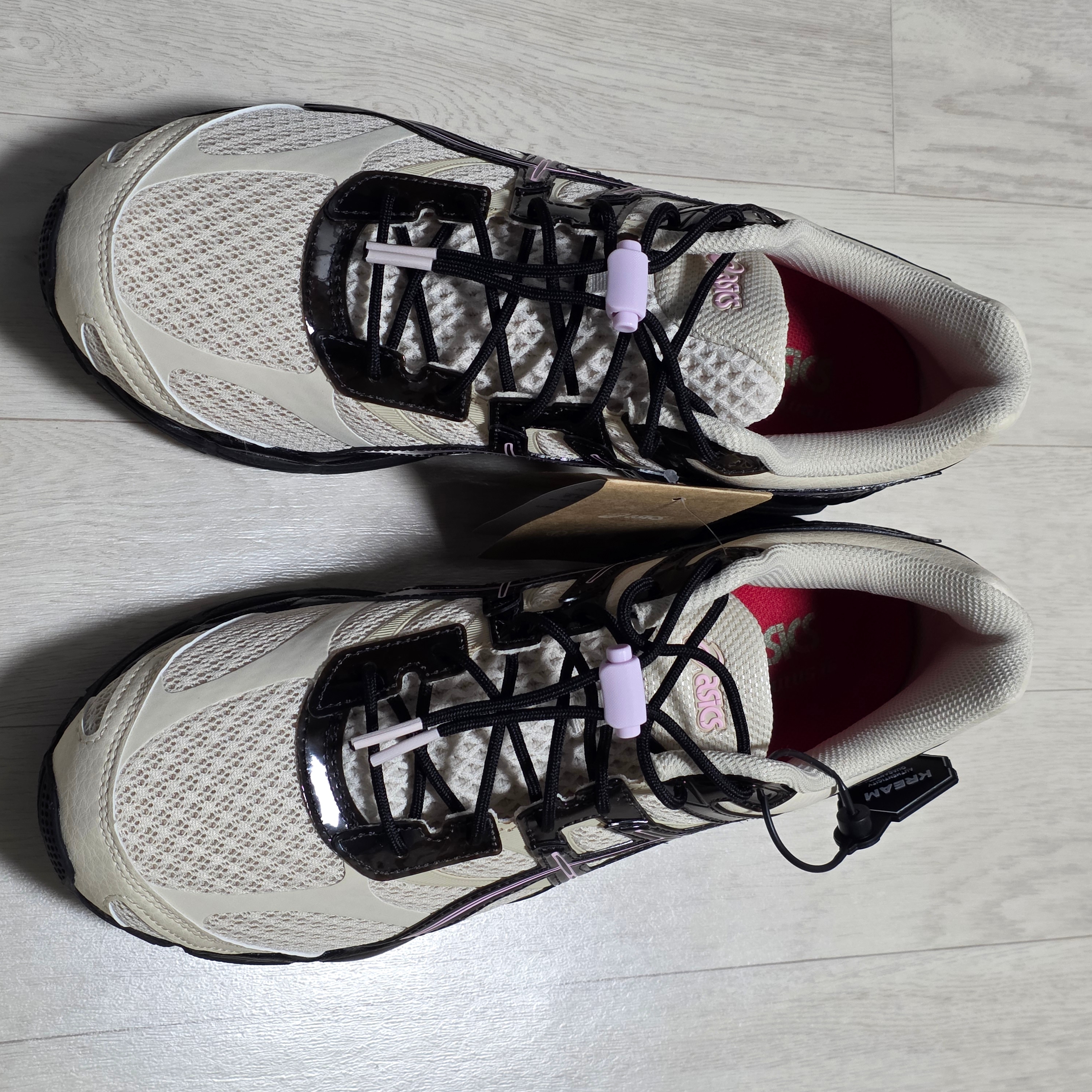 Asics x Finesse Gel-Cumulus 16 Desert Rose 착용 스타일 - 5