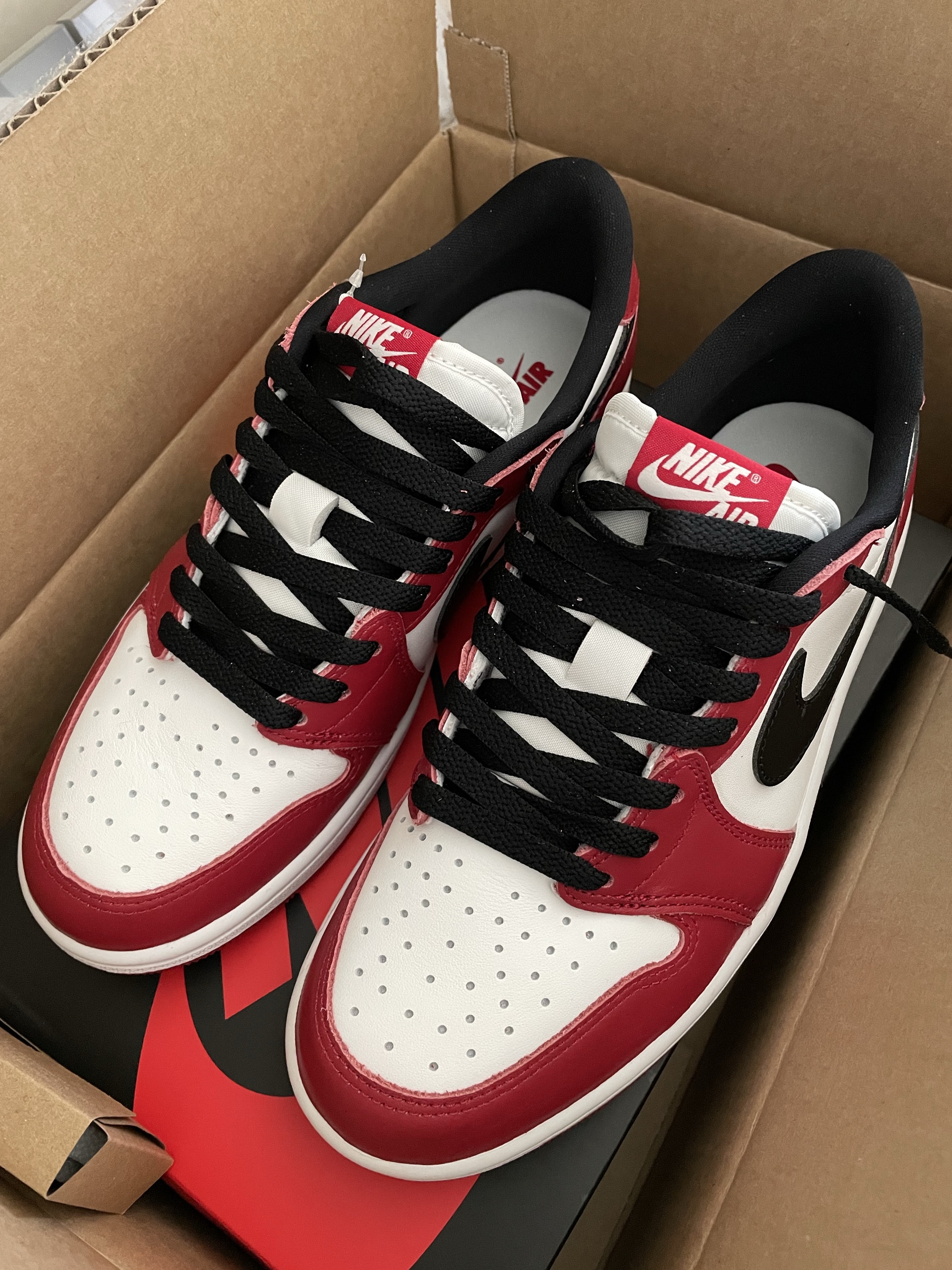 Jordan 1 Retro Low OG Chicago, Nike NRG Solo Swoosh Woven Track Pants Black White - Asia 착용 스타일 - 2