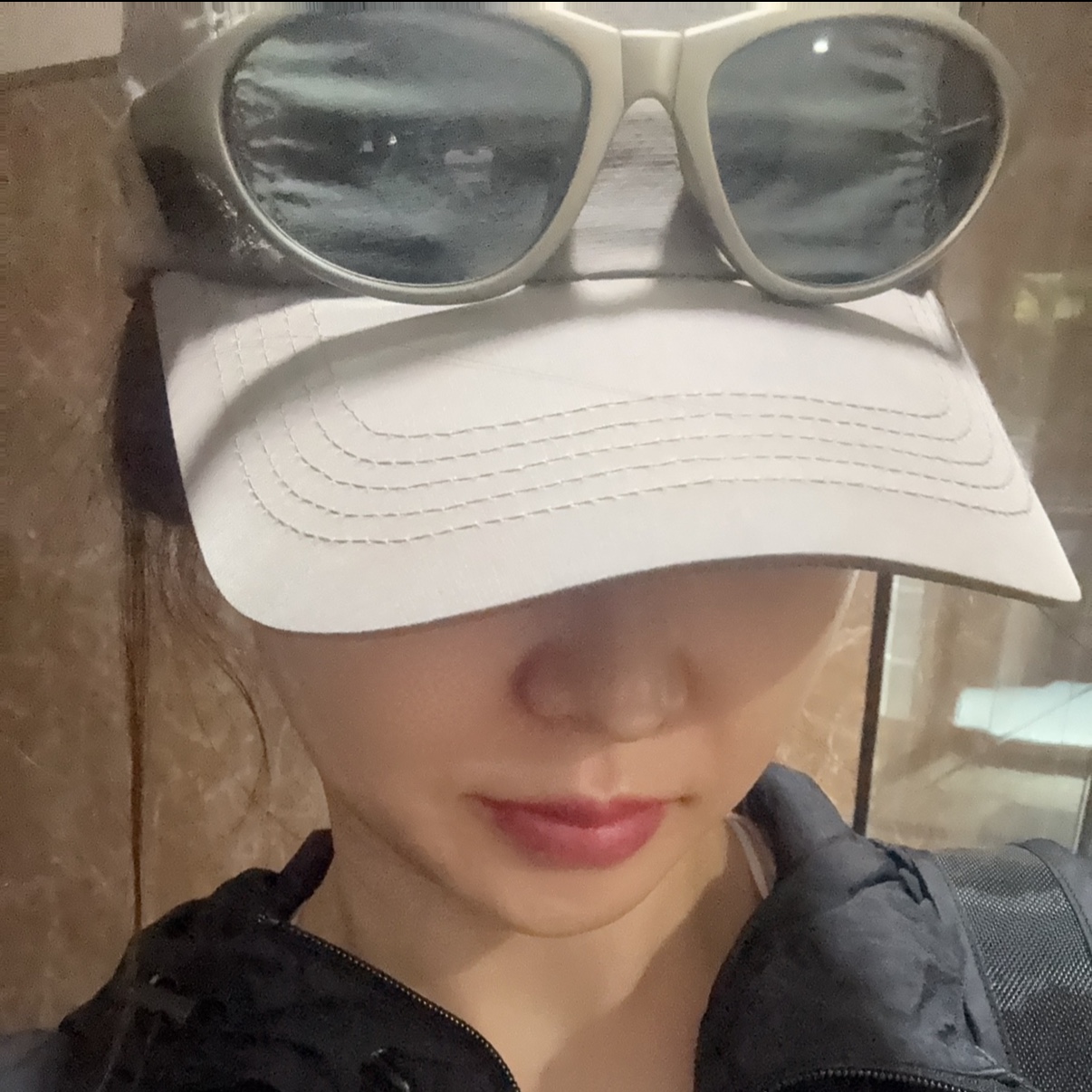 Montbell Trekking Glasses Silver Metallic Light Grey 착용 스타일 - 1