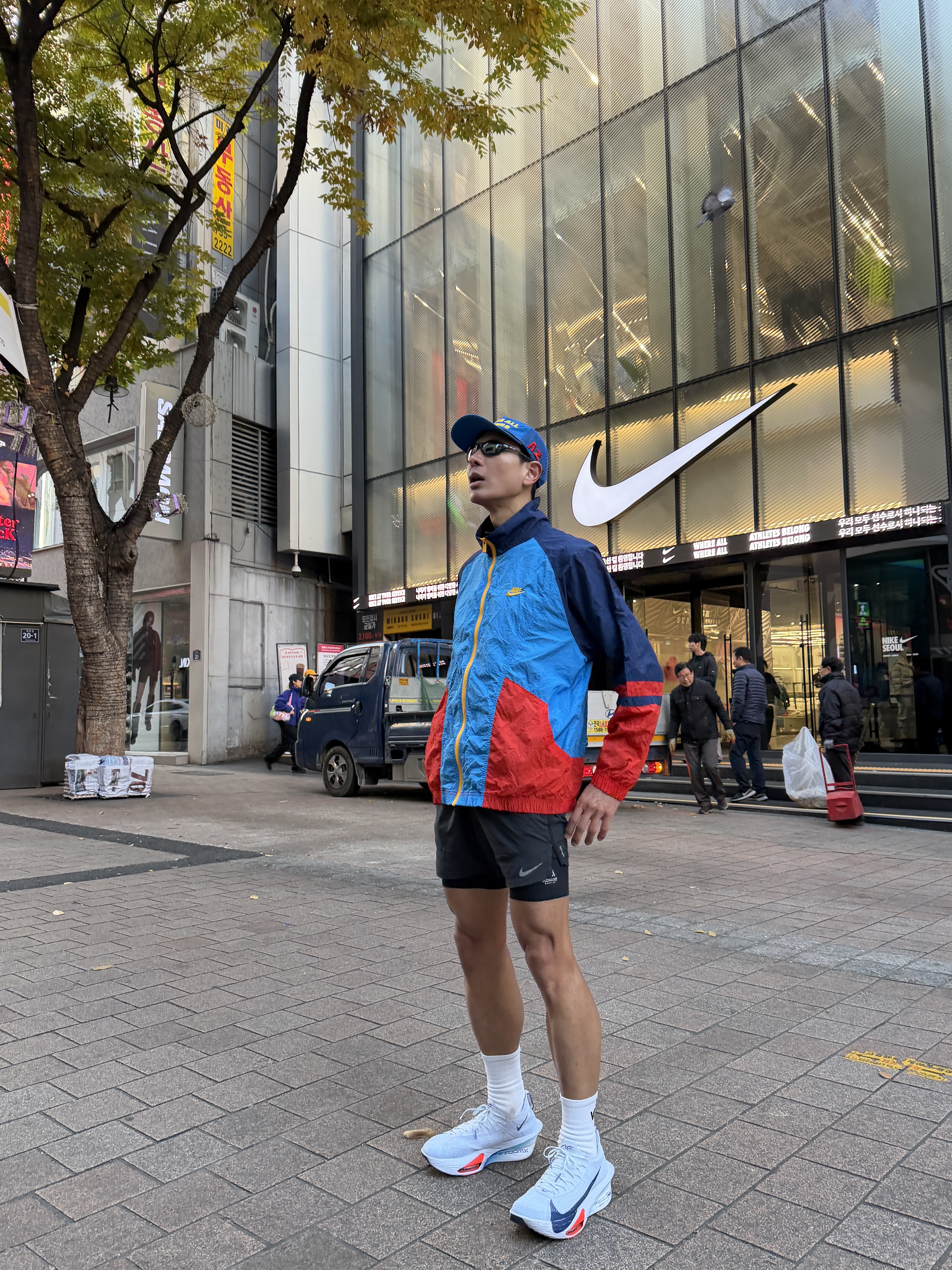 Nike Air Zoom Alphafly Next% 3 Football Grey Ghost, Alex Zono x Wherever We Are All Runners Trucker Hat Blue 착용 스타일