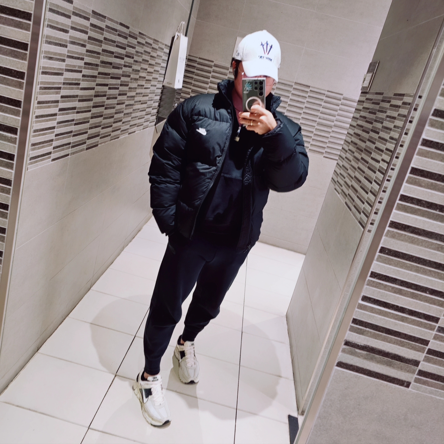 Nike NSW Puffer Jacket Black - Asia, Nike x Drake Nocta NRG LU L91 Cap White 착용 스타일