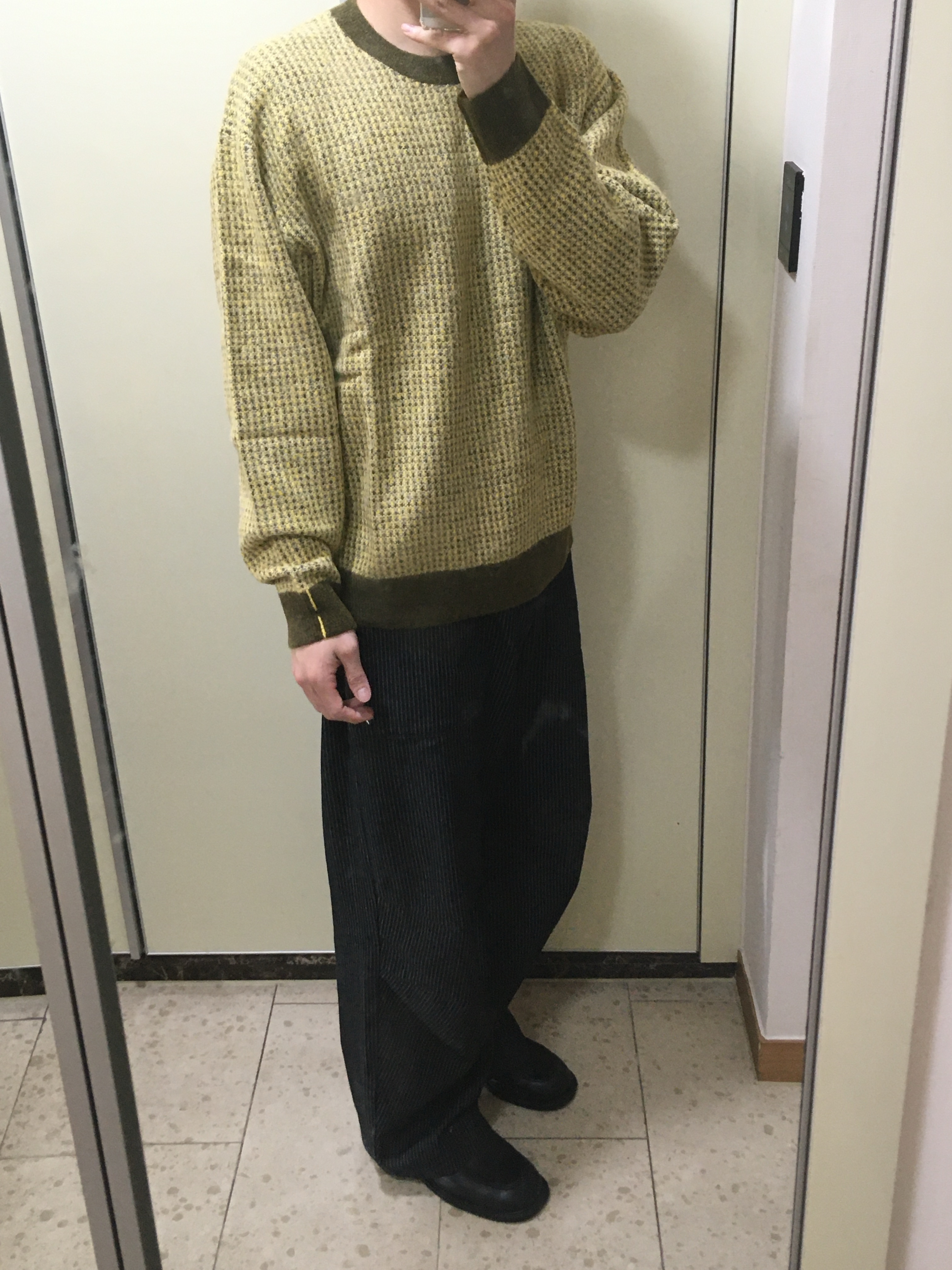 The Coldest Moment TCM Starfish Pin Stripe Pants Black 착용 스타일 - 1