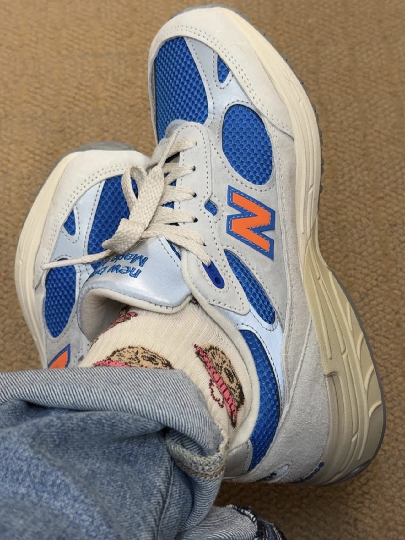 New Balance x Kith x Madison Square Garden 993 Made in USA Ancient Scroll Grey Matter 착용 스타일 - 3