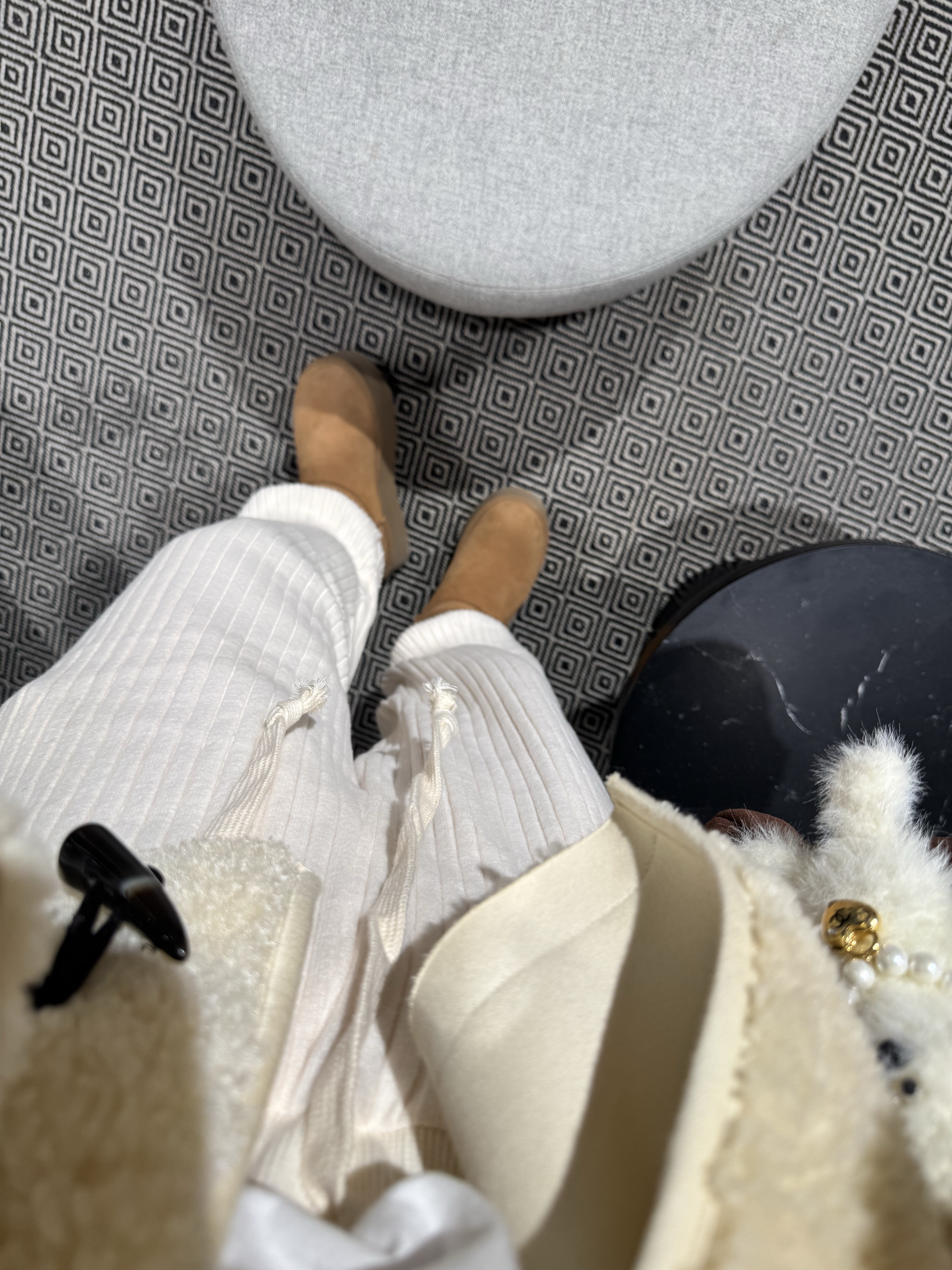 (W) UGG Classic Ultra Mini Platform Boots Chestnut 착용 스타일 - 2