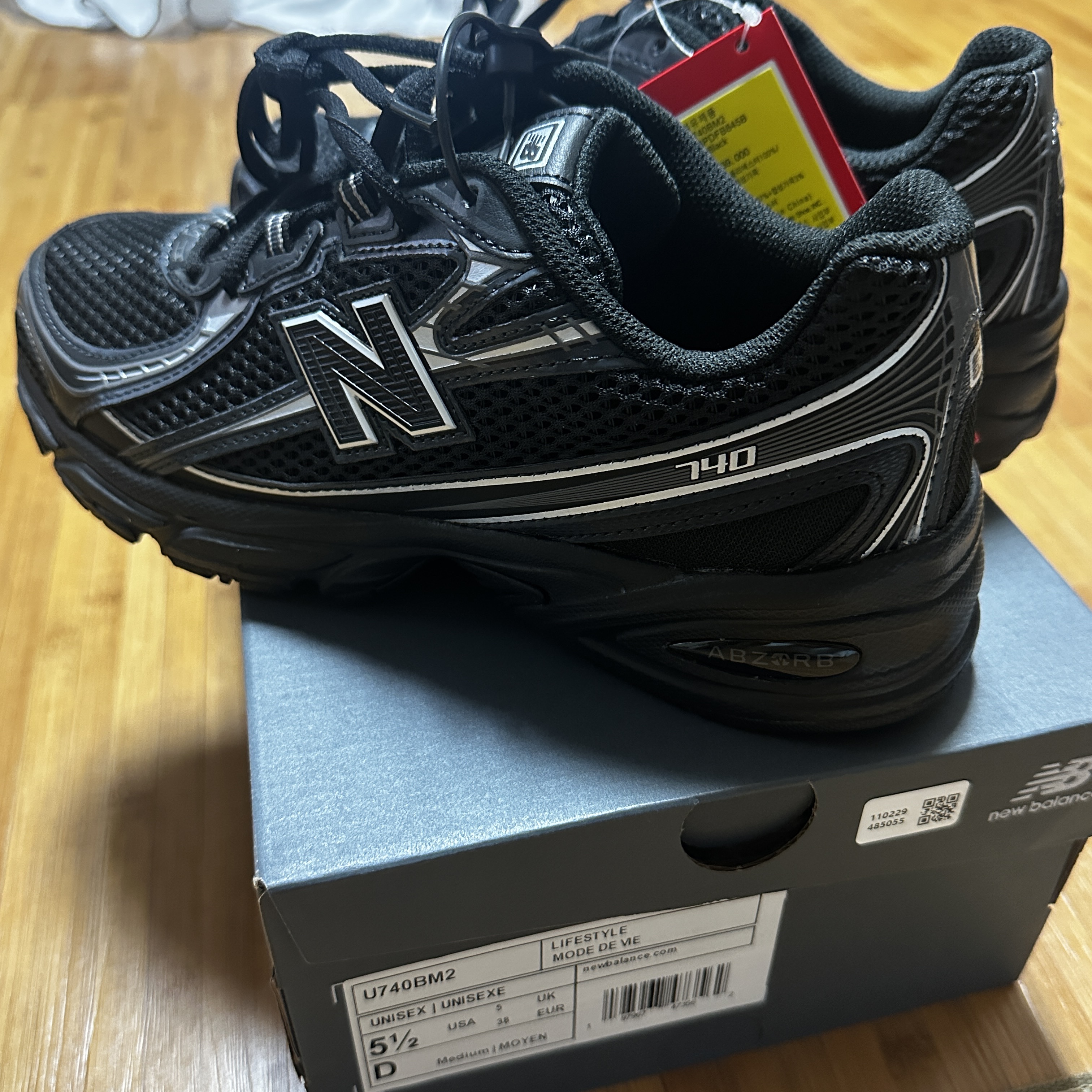 New Balance 740v2 Black Silver Metallic 착용 스타일
