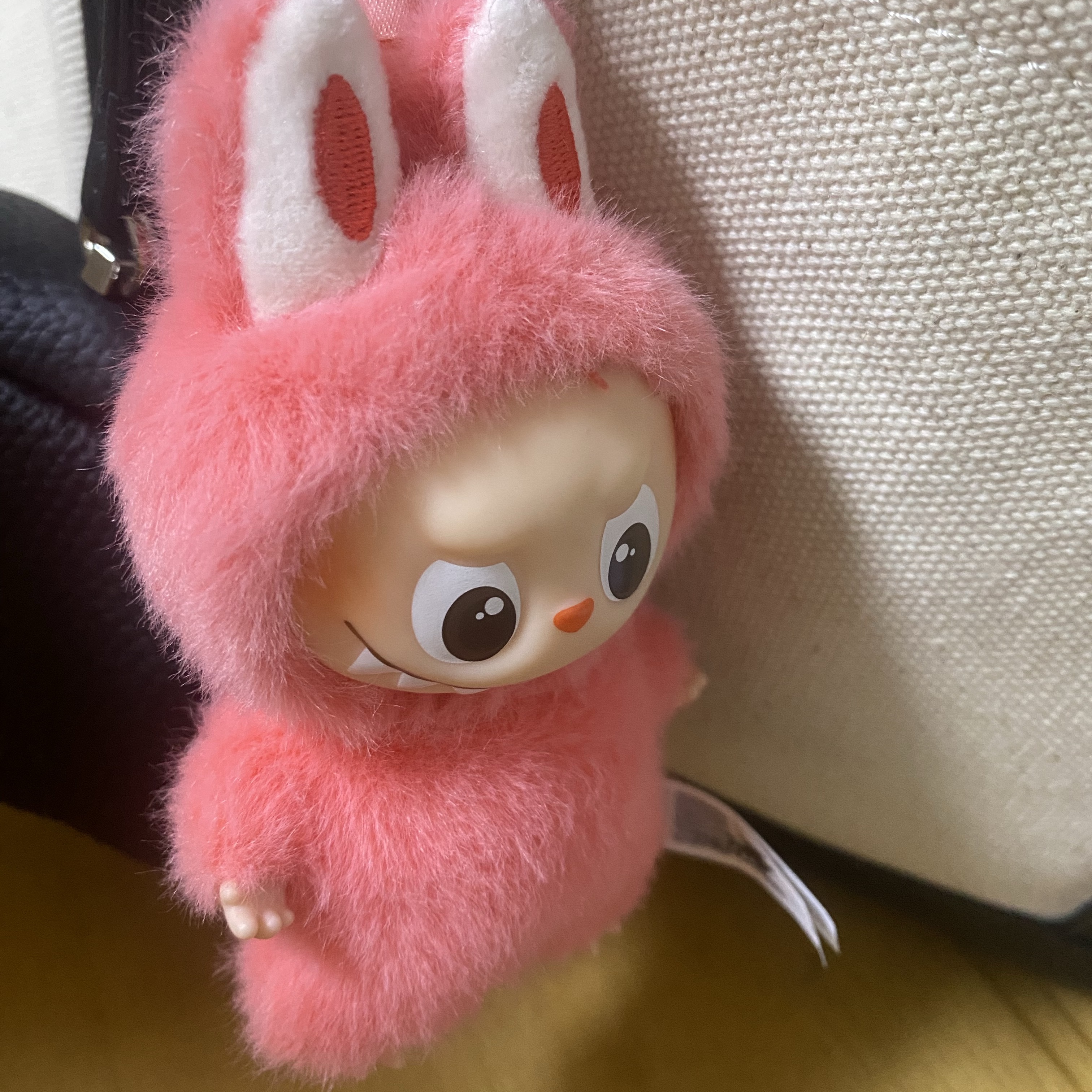 Pop Mart Labubu The Monsters Pin For Love Series Vinyl Plush Pendant (A-M) Heart (Opened Case) 착용 스타일