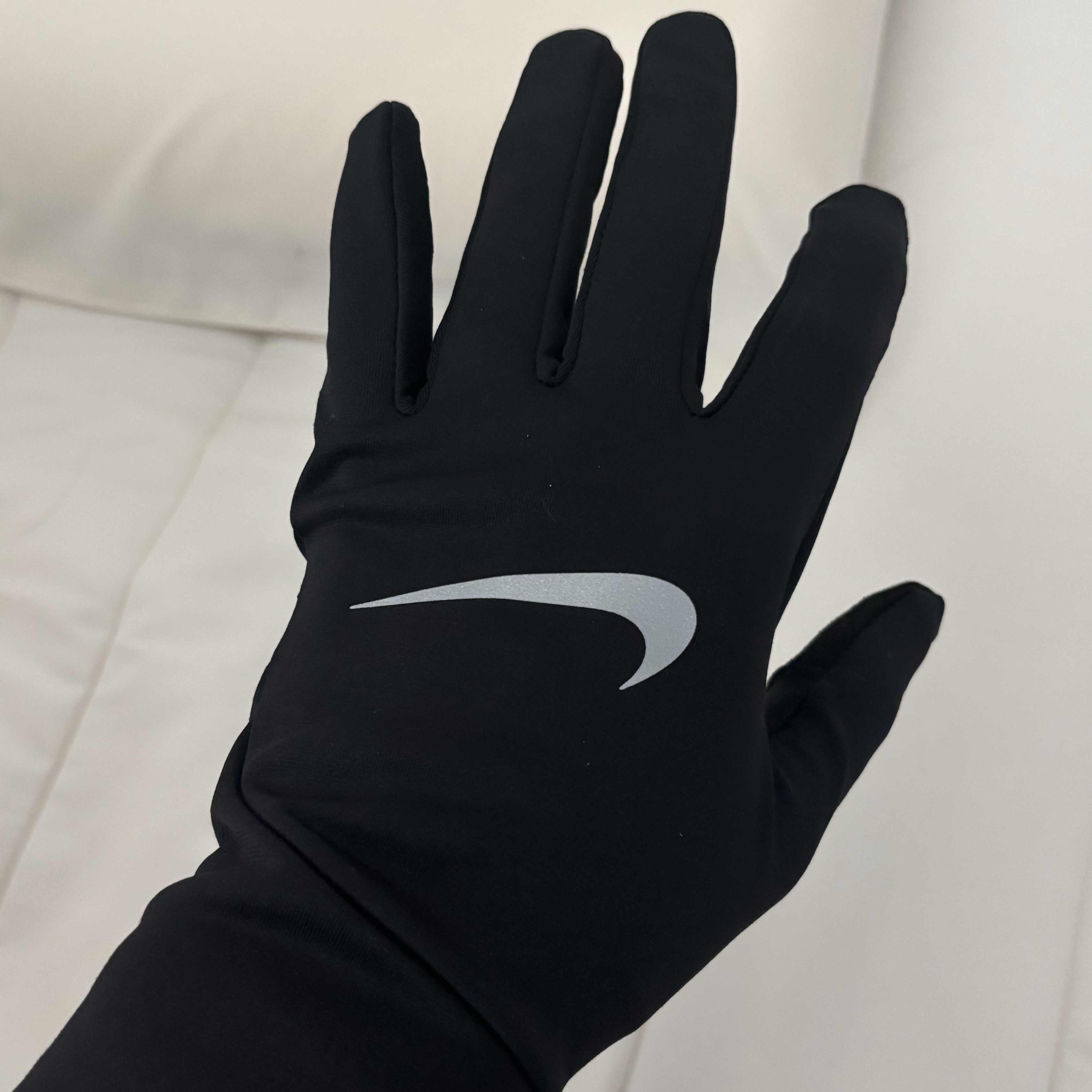 Nike Pacer Lightweight Running Gloves Black 착용 스타일