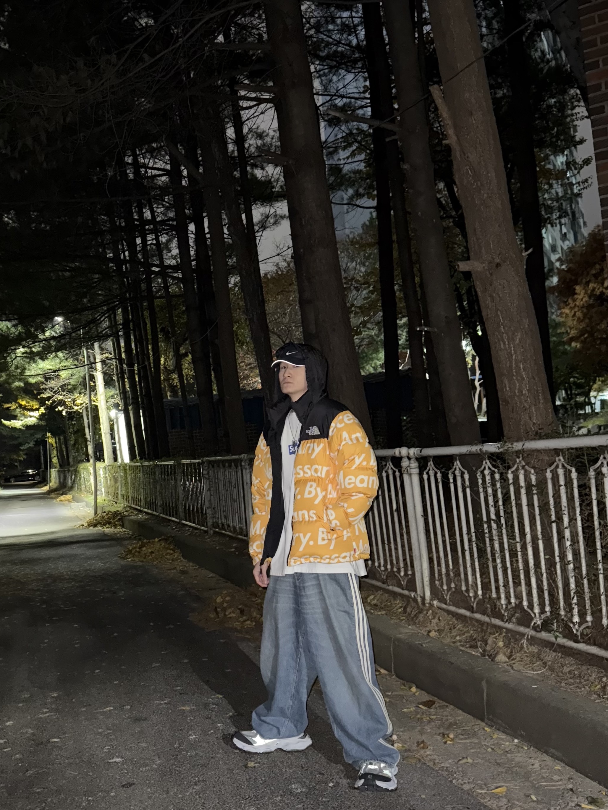 Balenciaga x Adidas Large Baggy Trousers Blue, Balenciaga Cargo Sneakers White Grey 착용 스타일 - 2