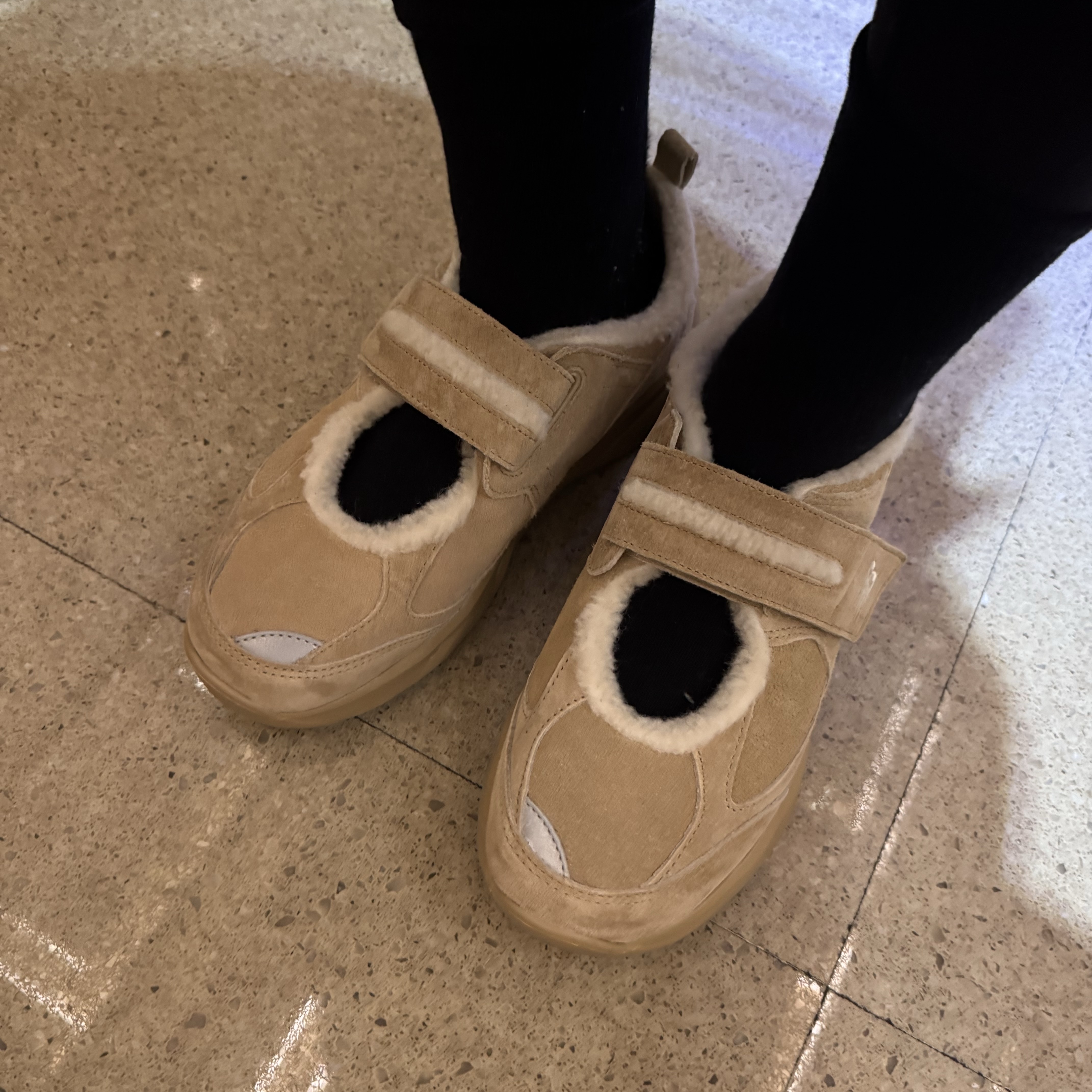 (W) New Balance Winter Breeze SD2205 Beige 착용 스타일