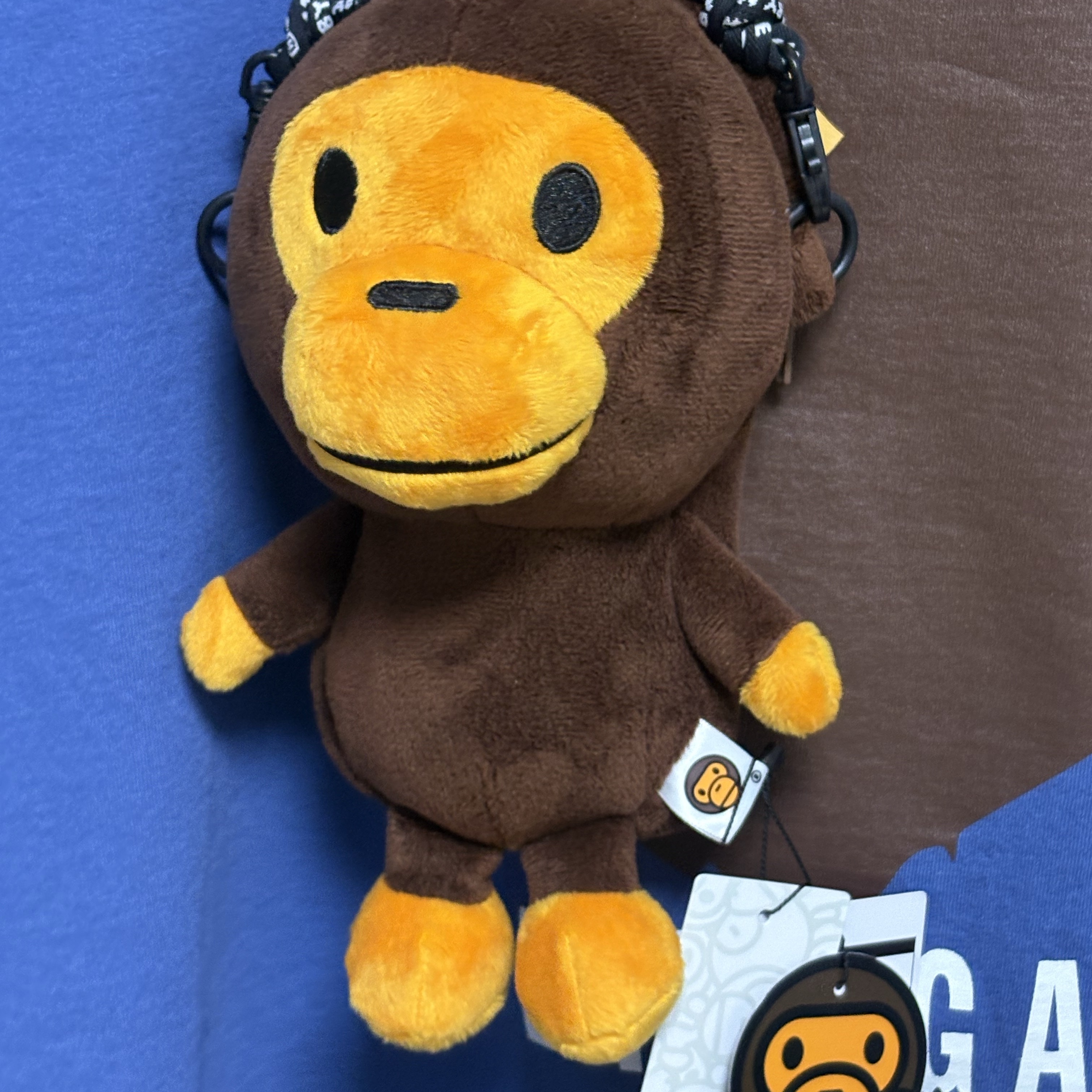 BAPE Baby Milo Mobile Bag Brown 착용 스타일