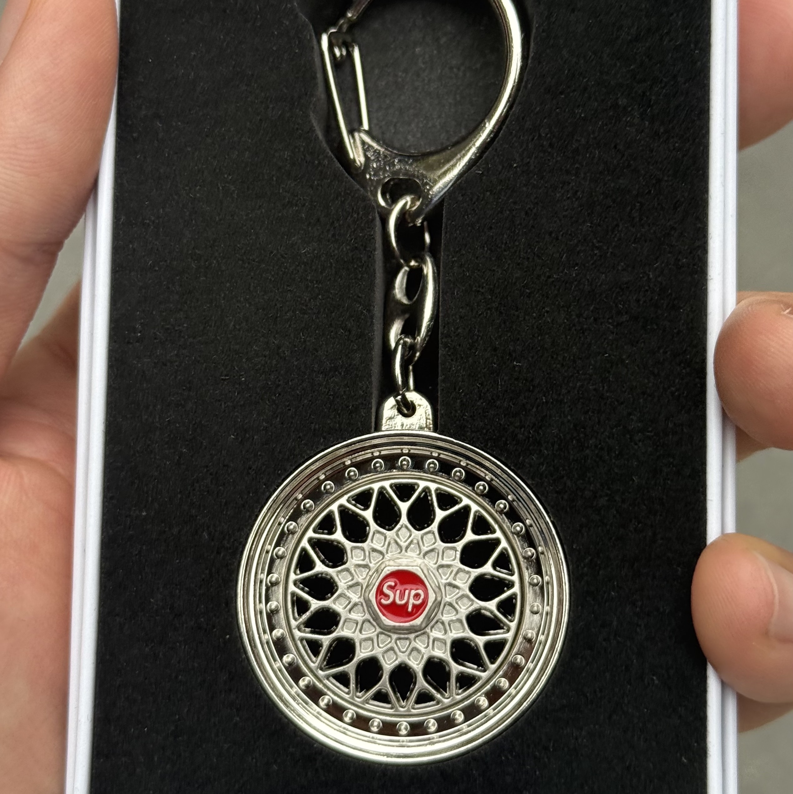 Supreme x BBS RS Rim Keychain Chrome - 25FW 착용 스타일