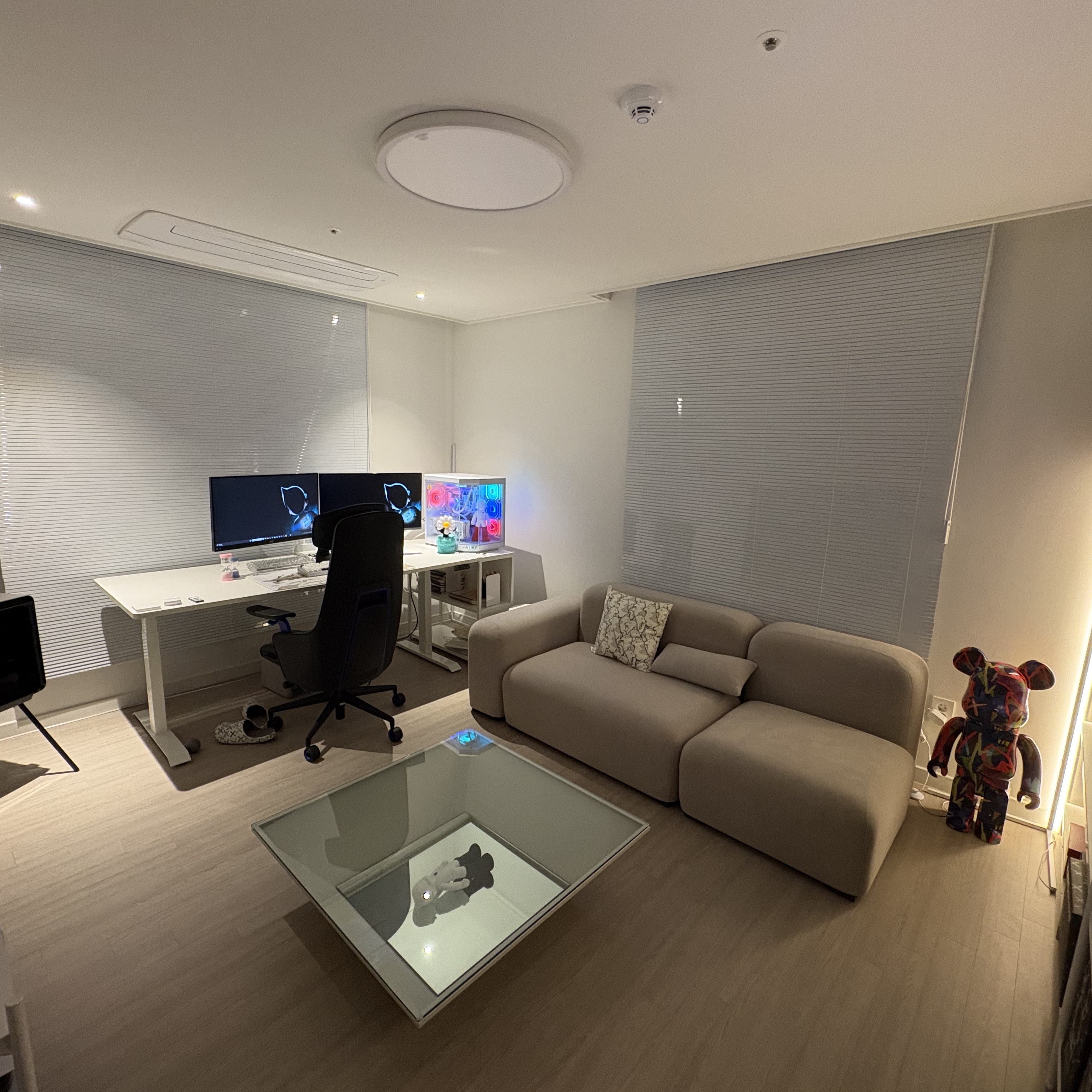 Bearbrick x Kaws Tension 1000%, Kaws x Squid Game Chul-Su Vinyl Figure Coloured 착용 스타일 - 2