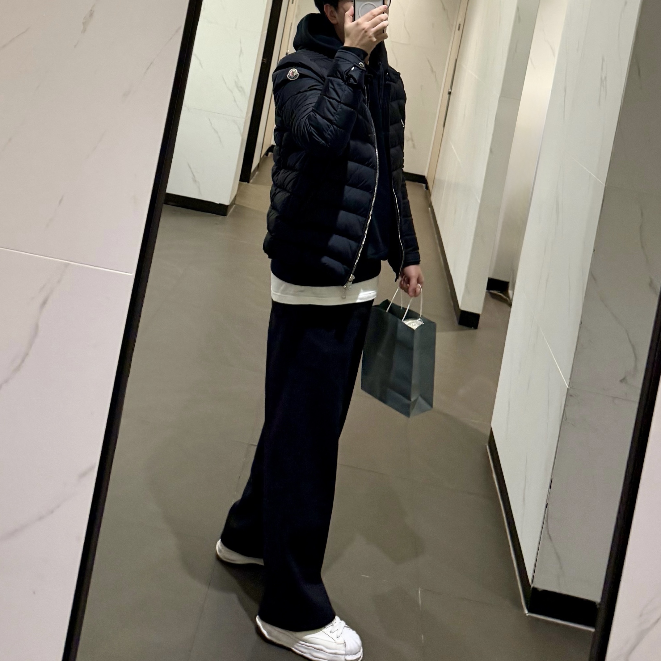 Moncler Amiot Short Down Jacket Black - 24FW 착용 스타일