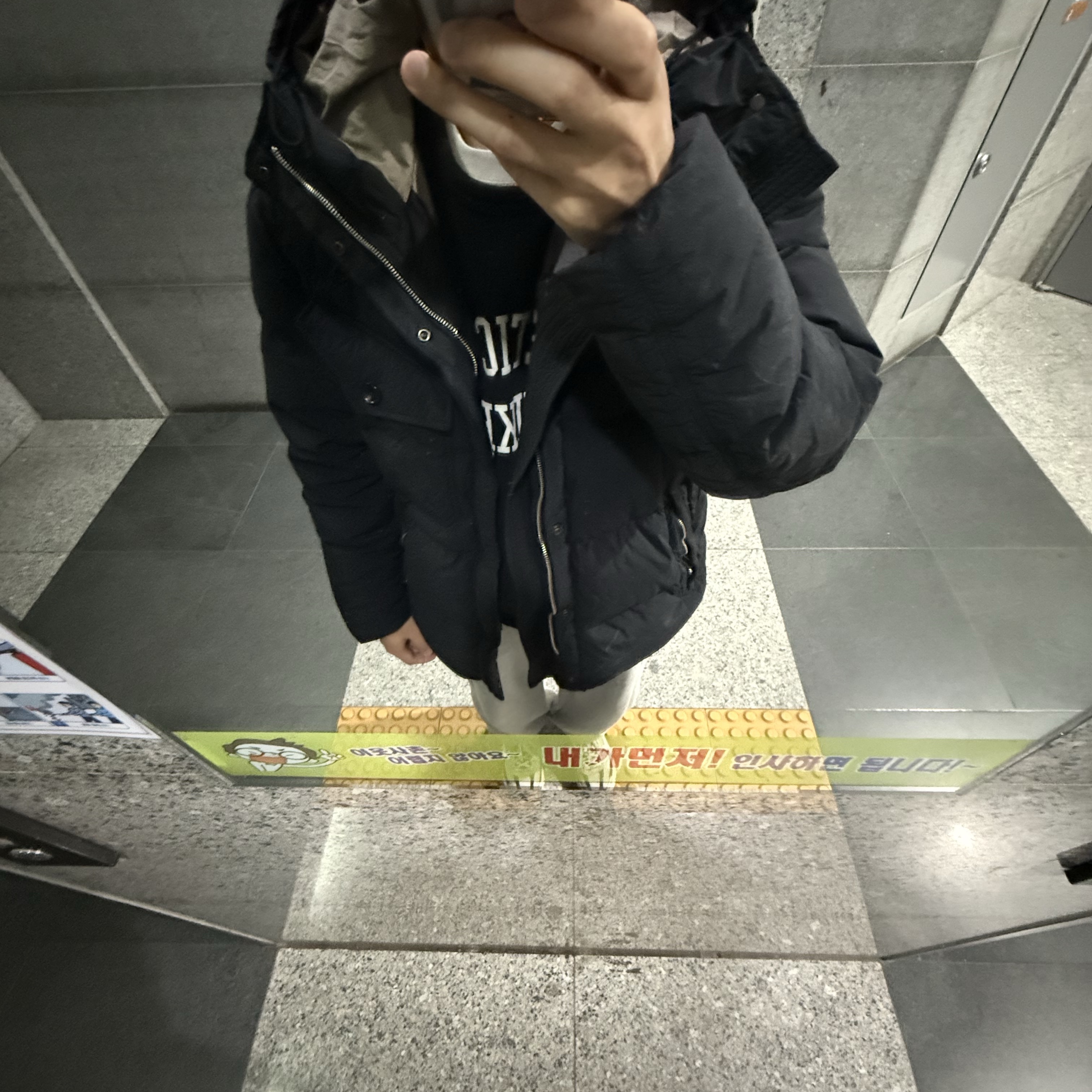 Ten C Survival Down Jacket Black, Nike NSW Trend Fleece Crew Black Sail - Asia 착용 스타일 - 3