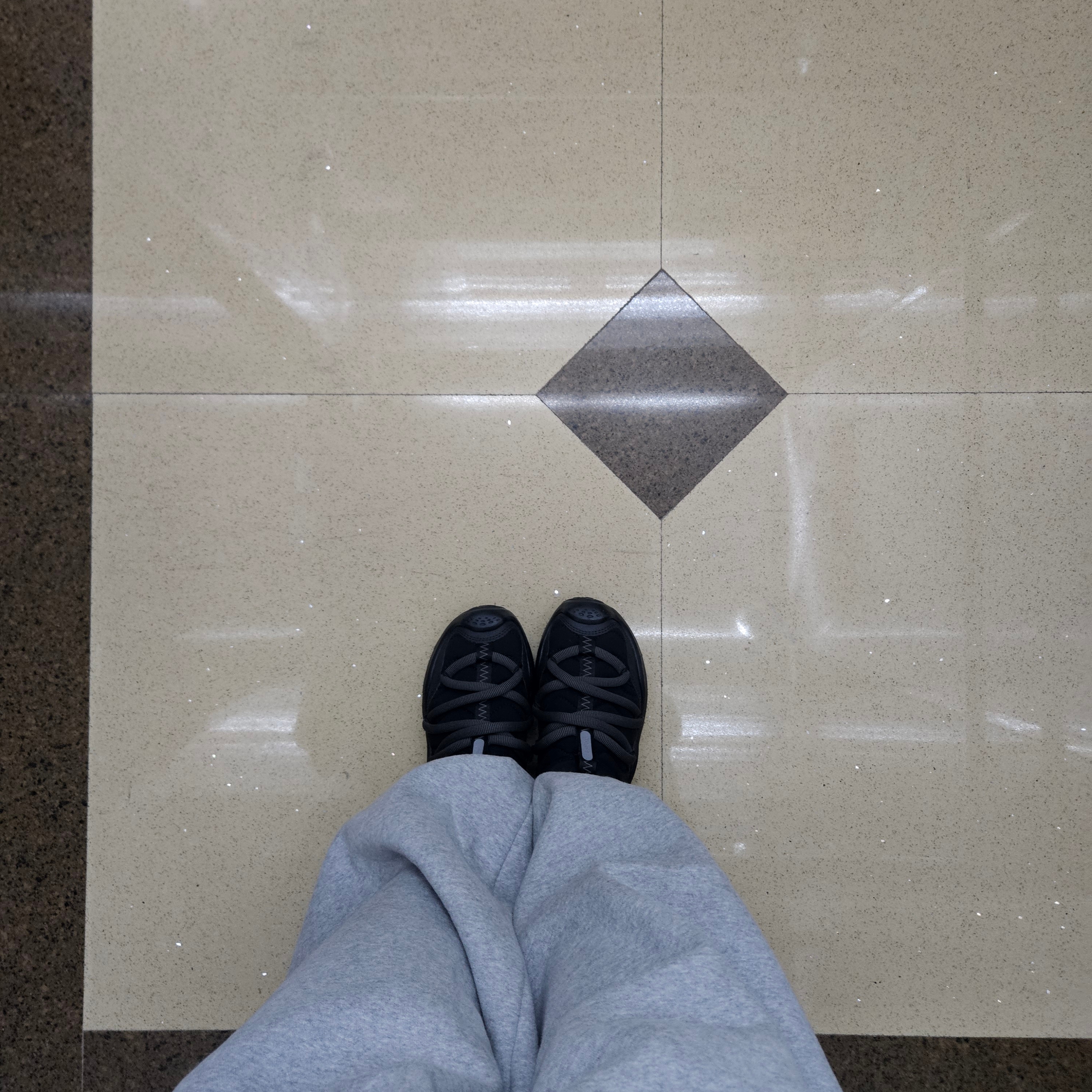 Hoka Ora Primo Black 착용 스타일