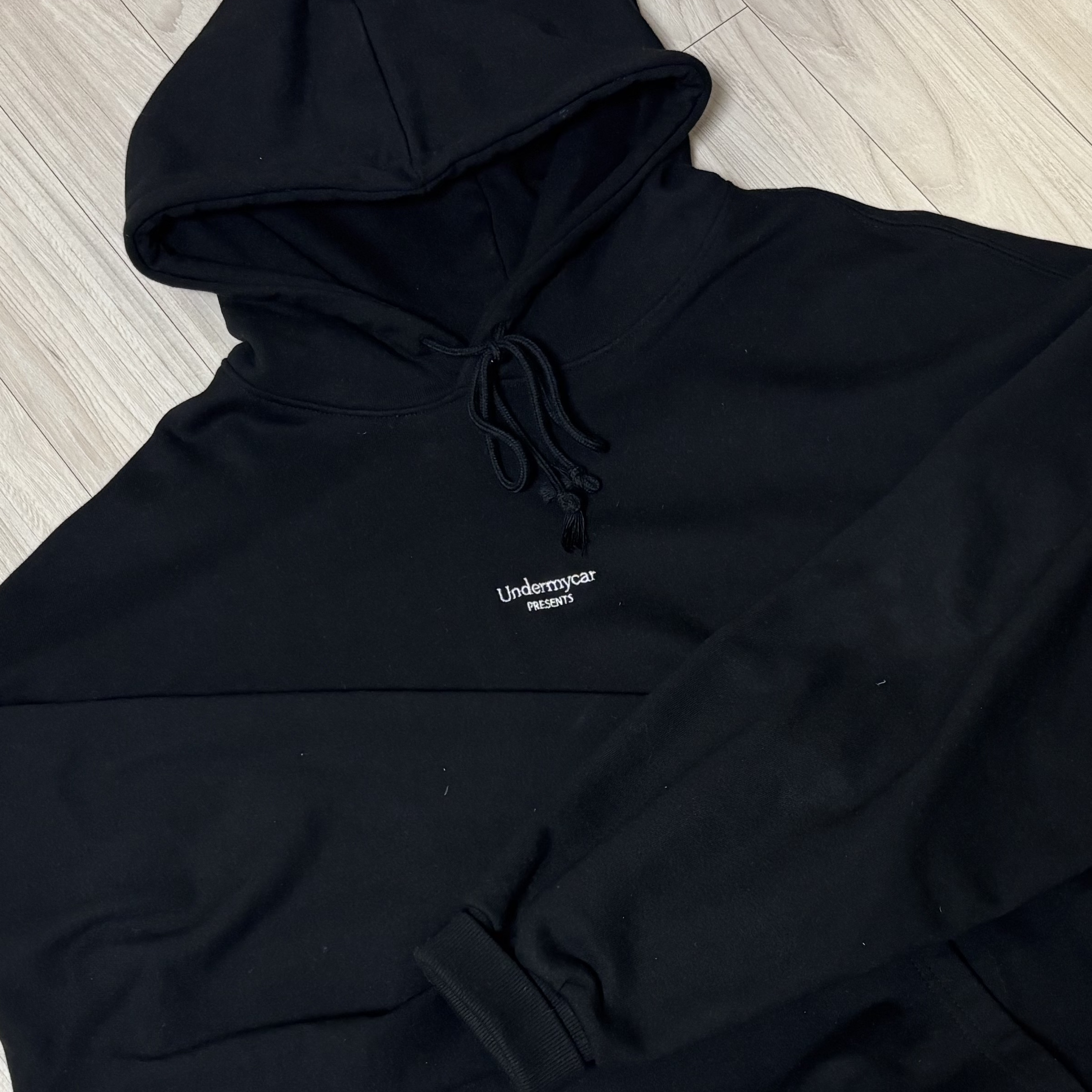 Undermycar Mu.09 Anti Fxxking Logo Play Oversized Hoodie Black 착용 스타일