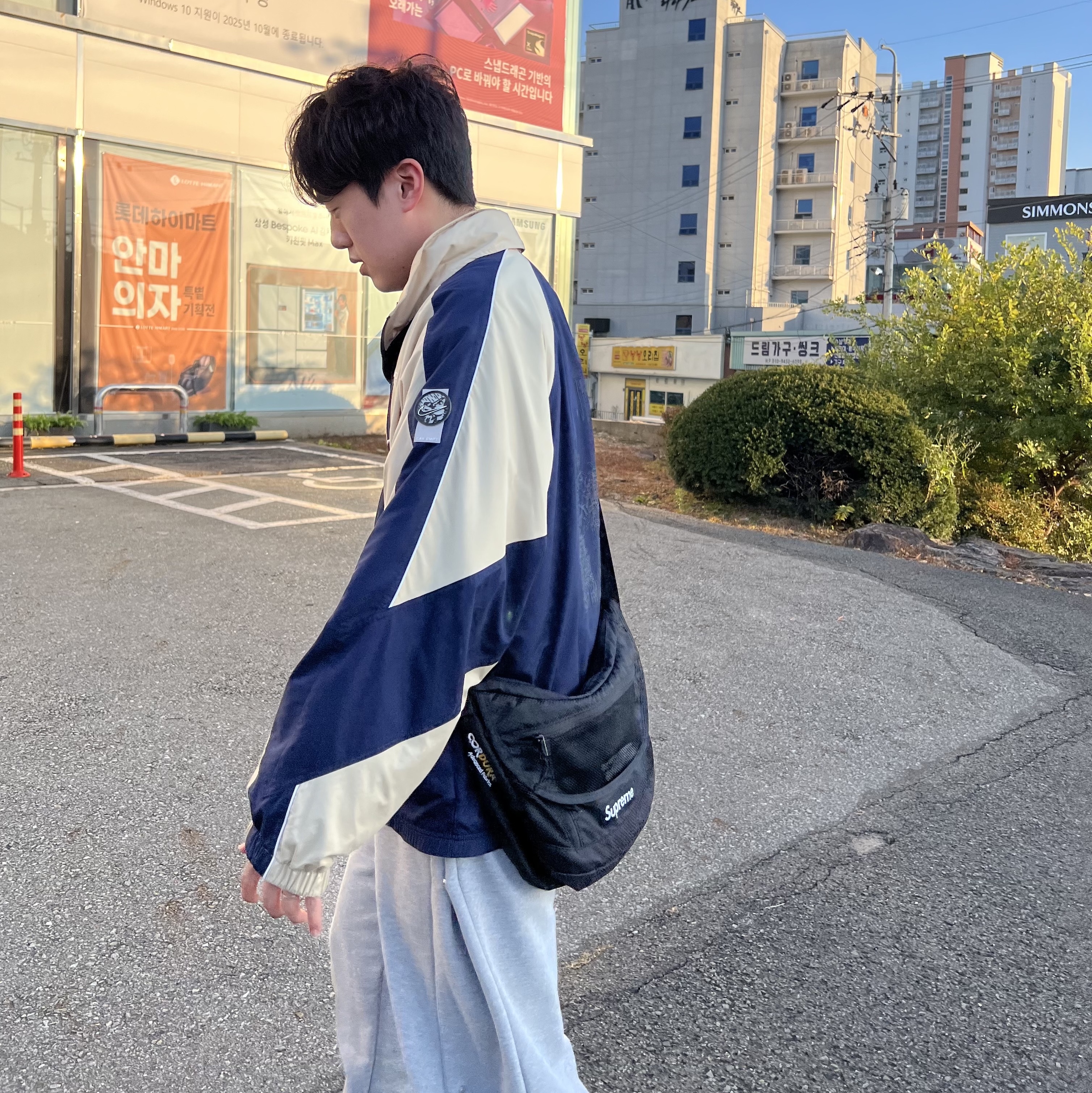 Nike x Cav Empt Track Jacket Navy, Supreme Small Messenger Bag Black - 22SS 착용 스타일 - 1