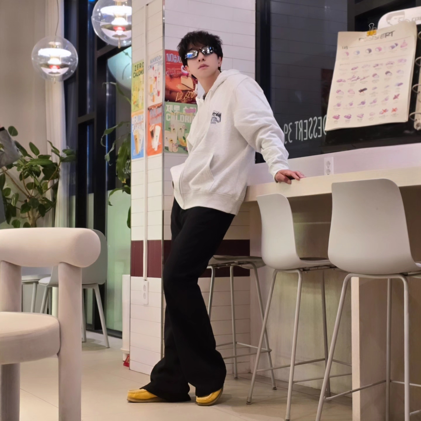 Stussy Stock DSM Ginza Zip Hoodie Ash Heather 2023, Clarks Wallabee Yellow Suede 착용 스타일 - 3