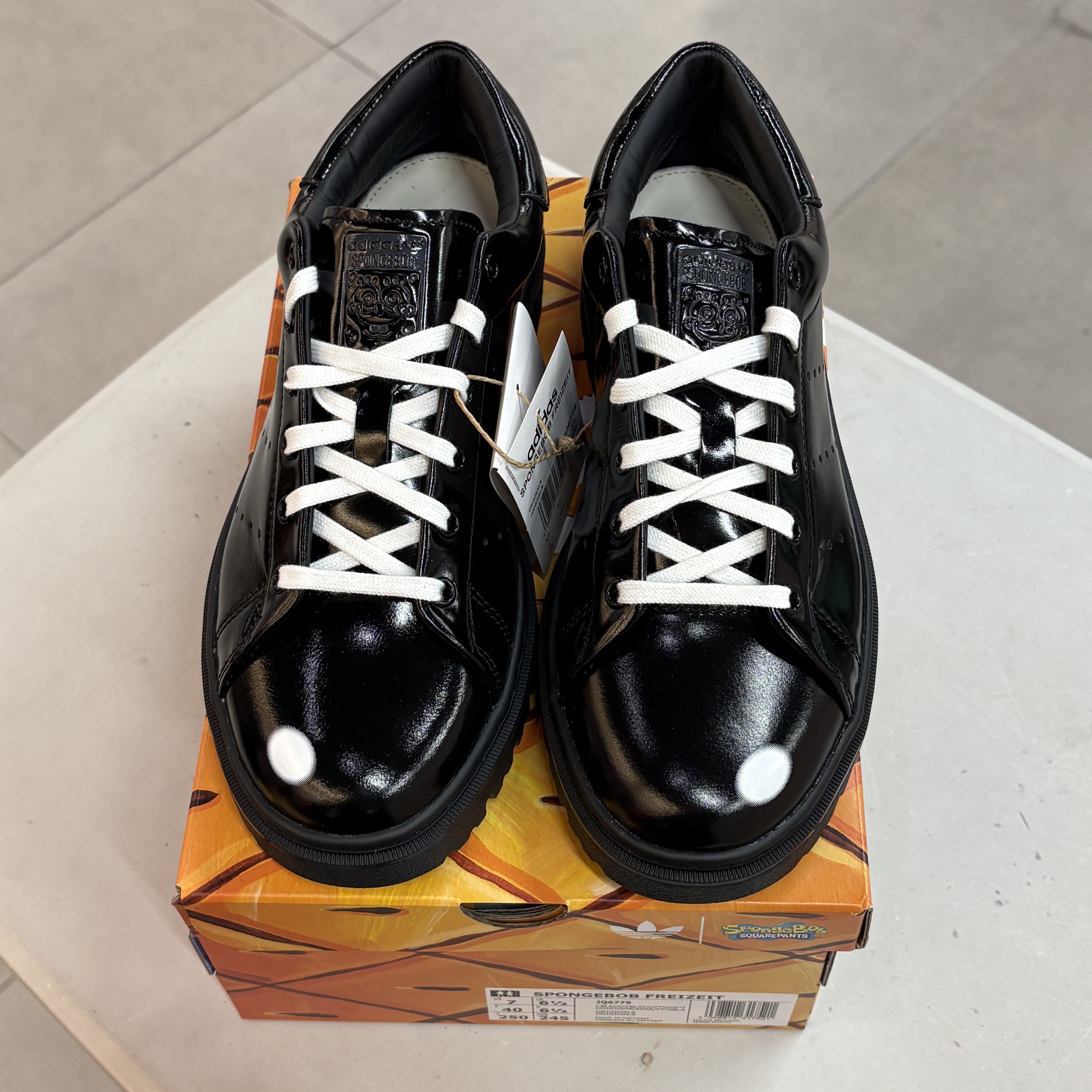 Adidas x Spongebob Stan Smith Freizeit Core Black 착용 스타일 - 2