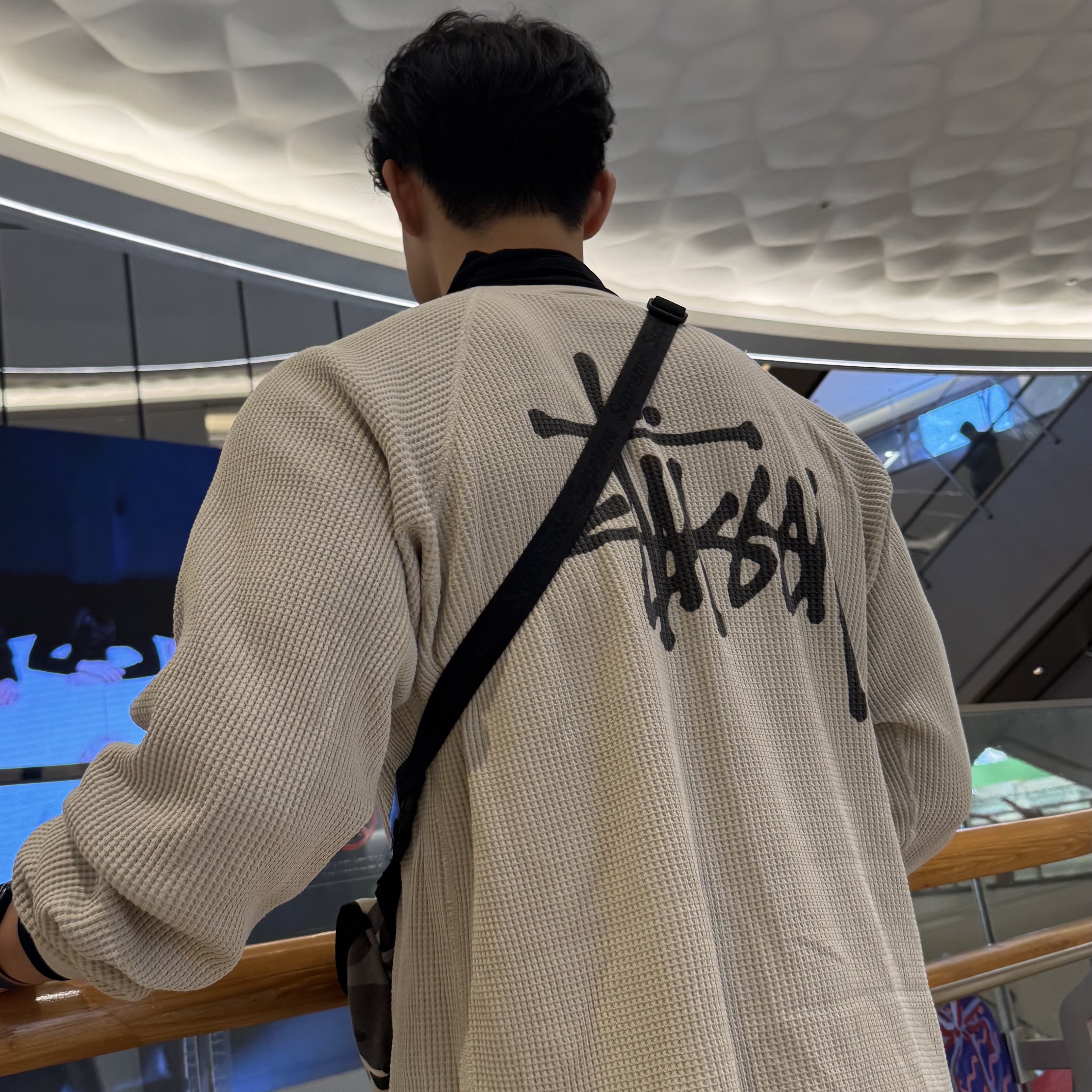 Stussy Raglan Thermal LS Crew Bone 착용 스타일