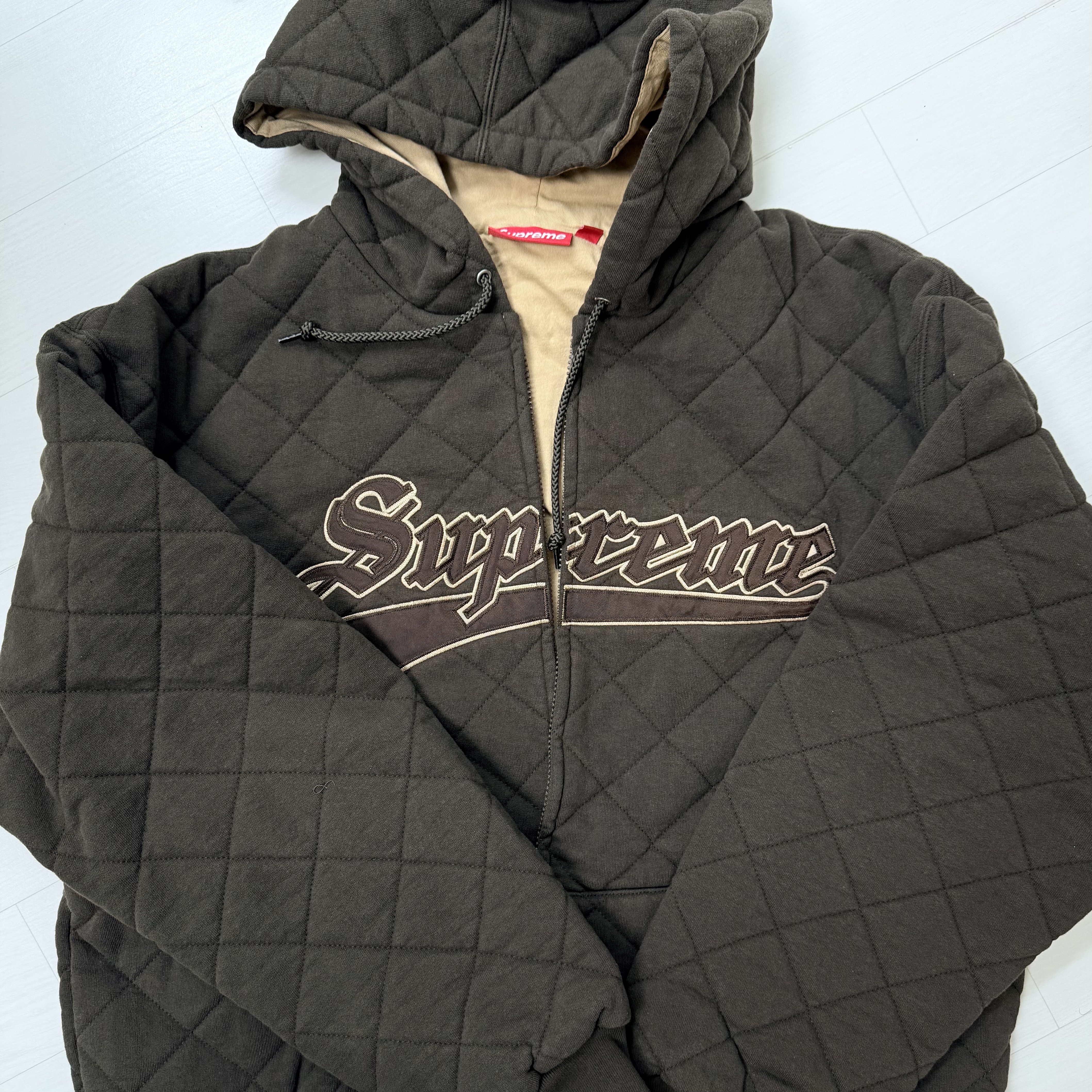 Supreme Quilted Zip Up Hooded Sweatshirt Dark Brown - 25FW 착용 스타일