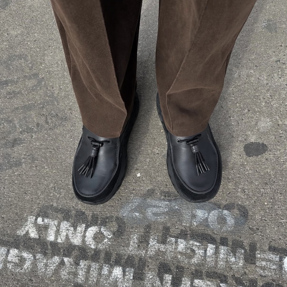 Hoka Speed Loafer Black 착용 스타일