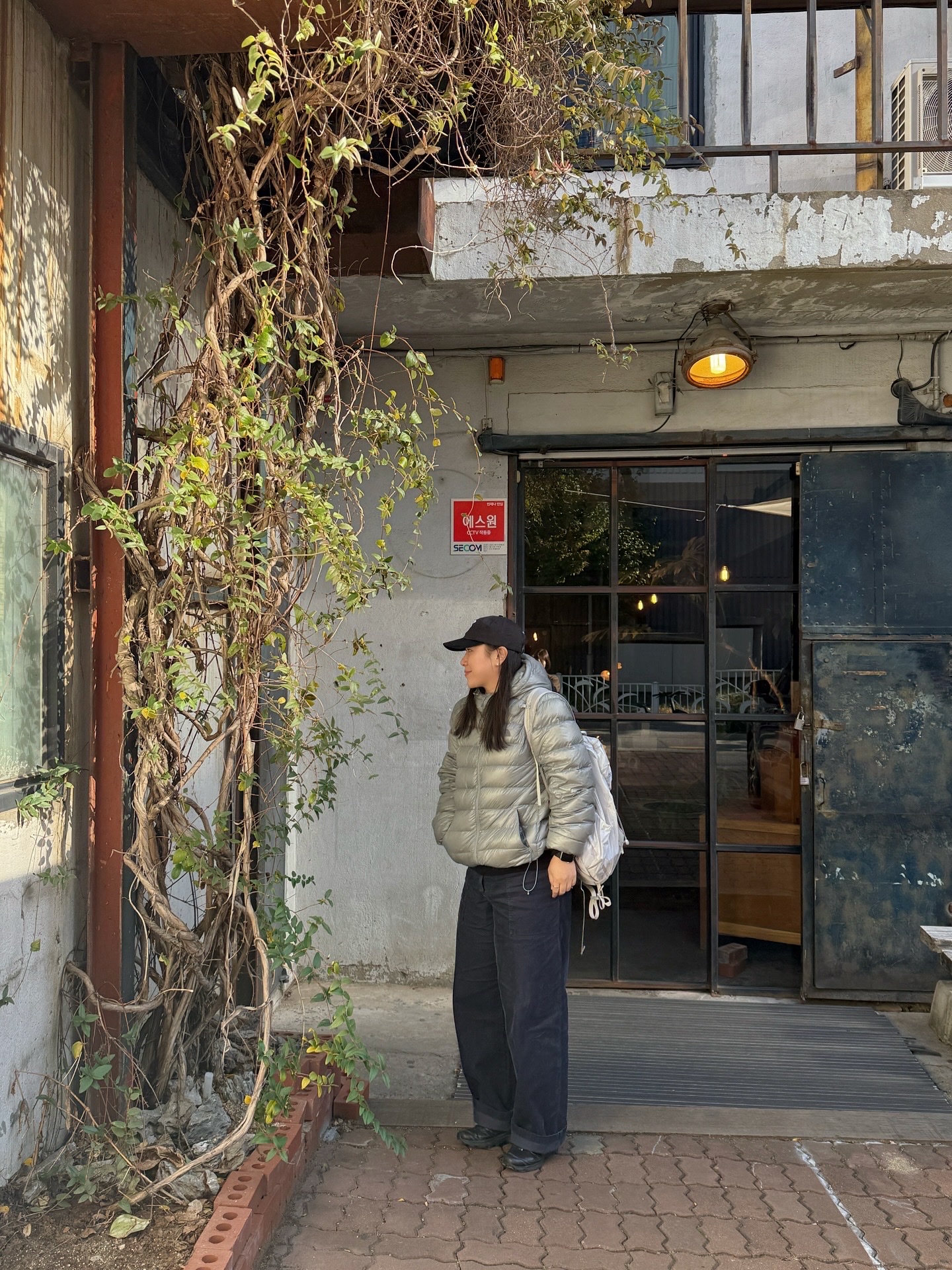 Supreme 2-Tone S Logo 6-Panel Black - 24SS, The North Face Matier EX RDS Down Hoodie Light Gray - 25FW 착용 스타일 - 1