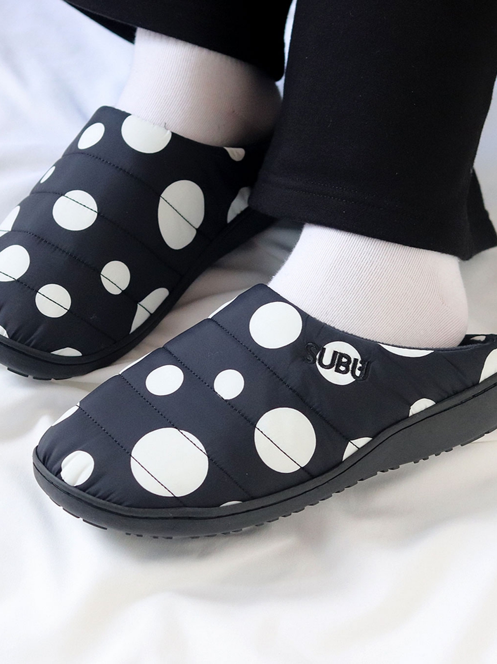 Subu Down Sandal Cream Snow Dot 착용 스타일 - 2