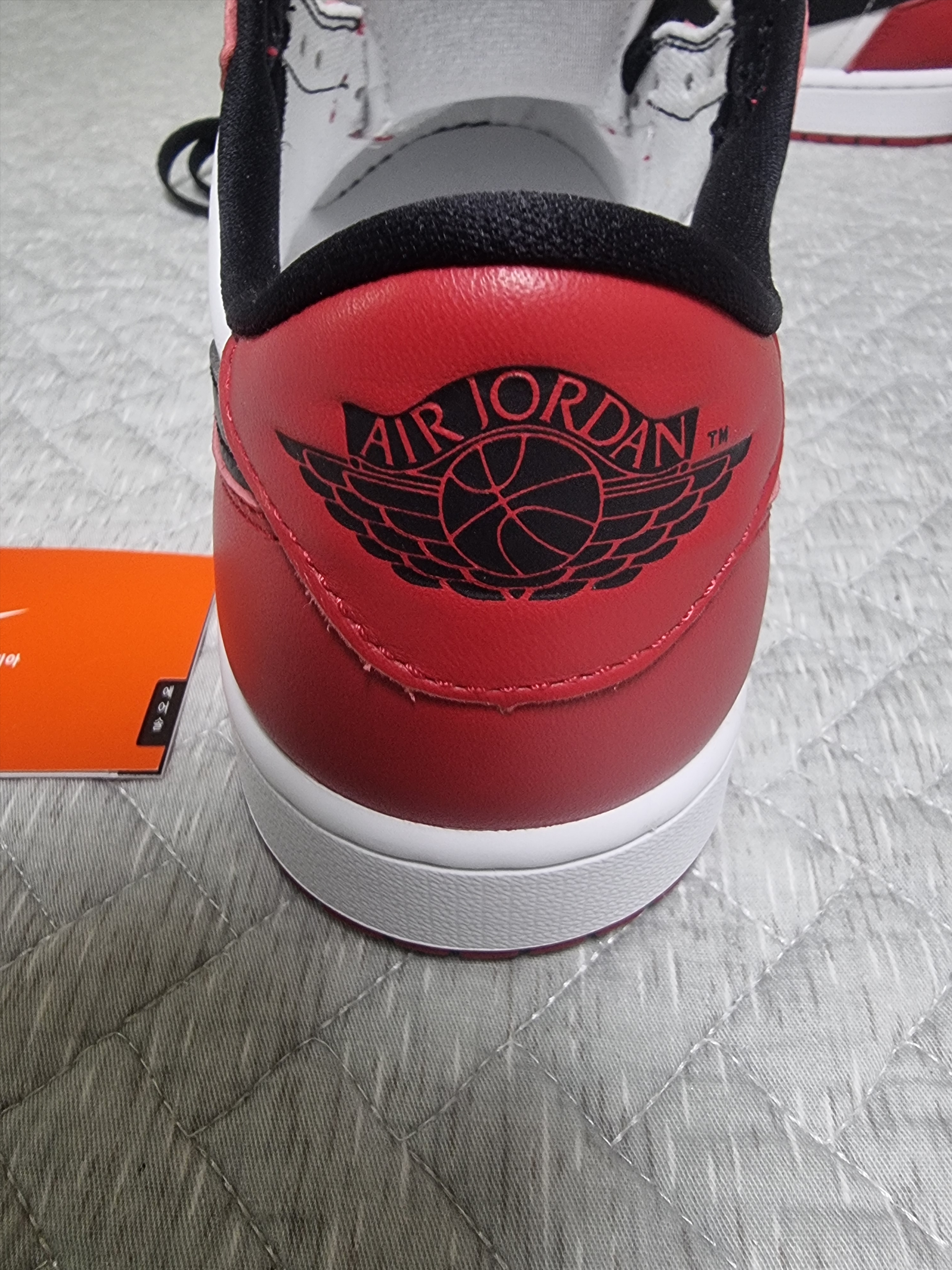 Jordan 1 Retro Low OG Chicago 착용 스타일 - 3