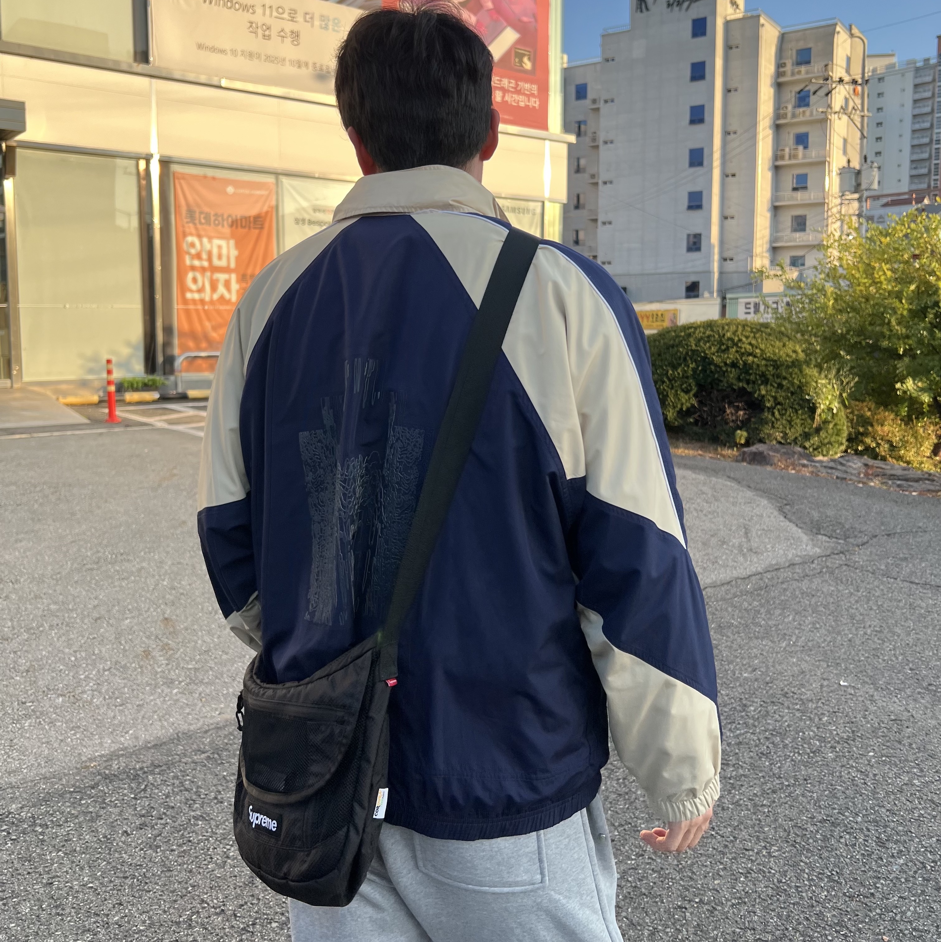 Nike x Cav Empt Track Jacket Navy, Supreme Small Messenger Bag Black - 22SS 착용 스타일 - 3