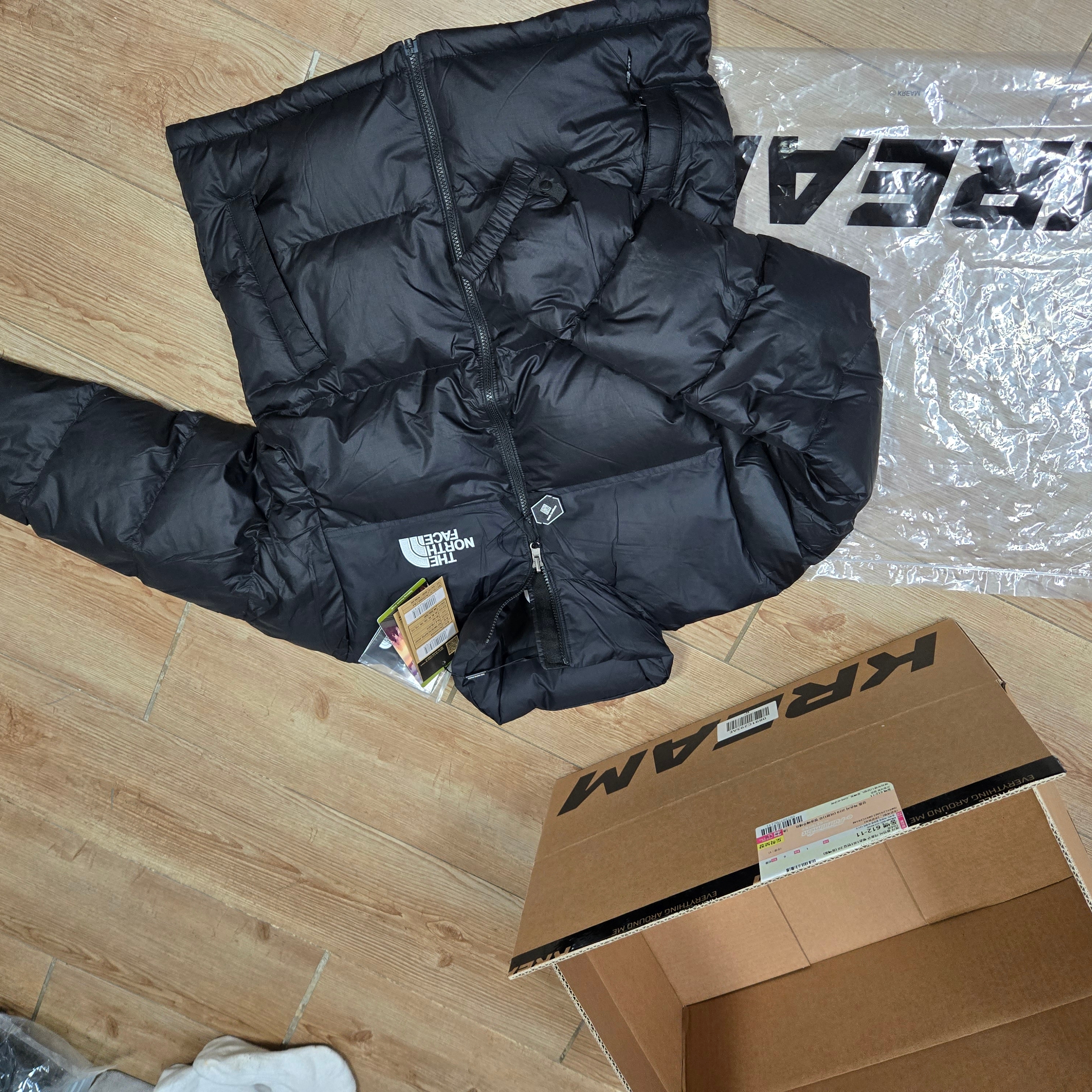 The North Face 1996 Eco Nuptse Jacket Black 착용 스타일