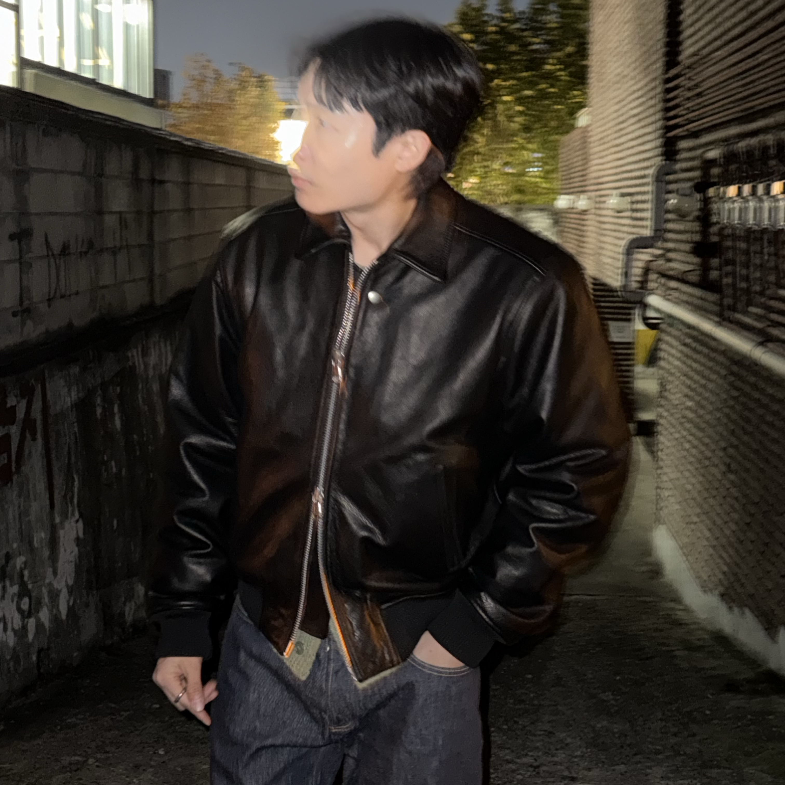 Stussy Leather Flight Jacket Black 착용 스타일 - 2