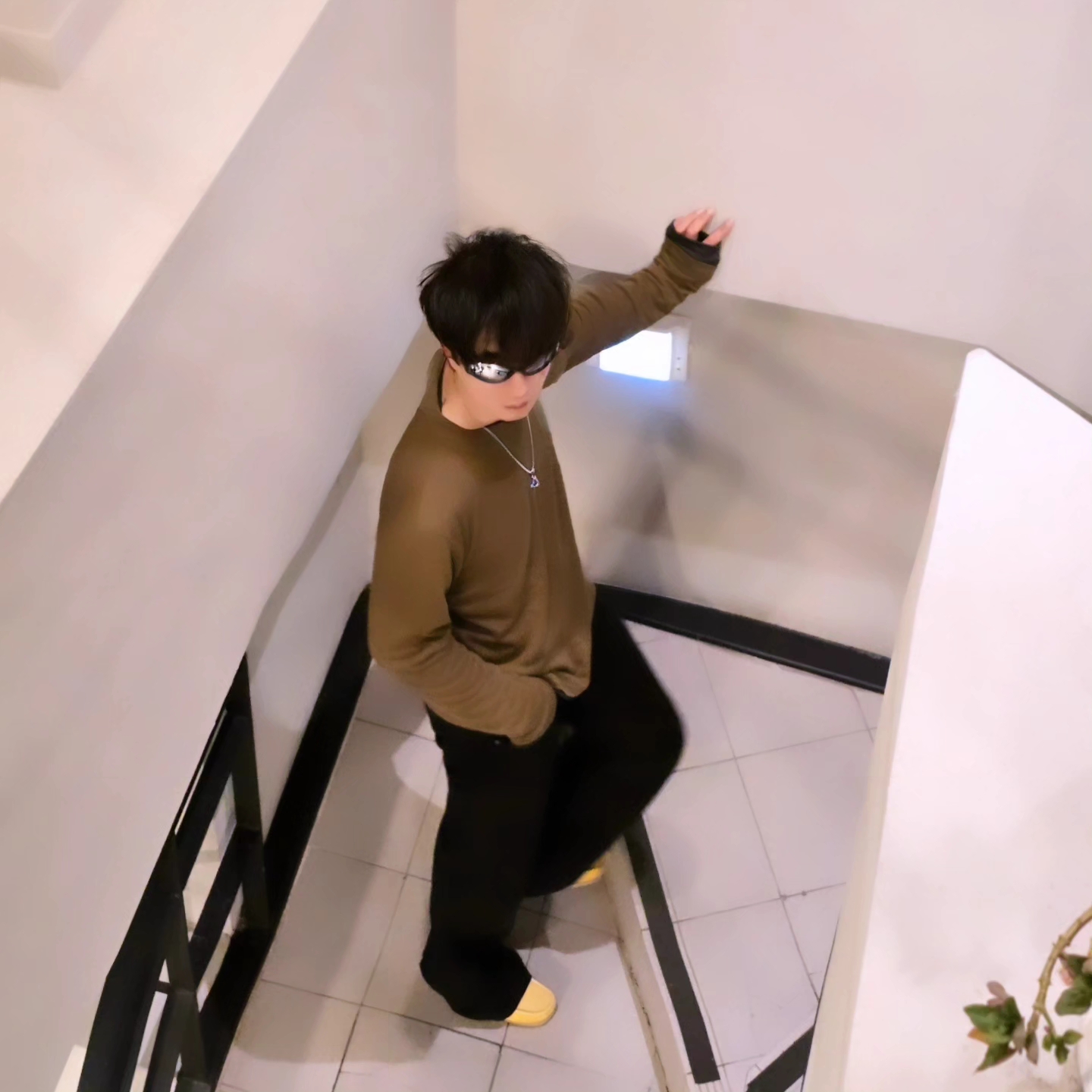 Clarks Wallabee Yellow Suede 착용 스타일 - 1