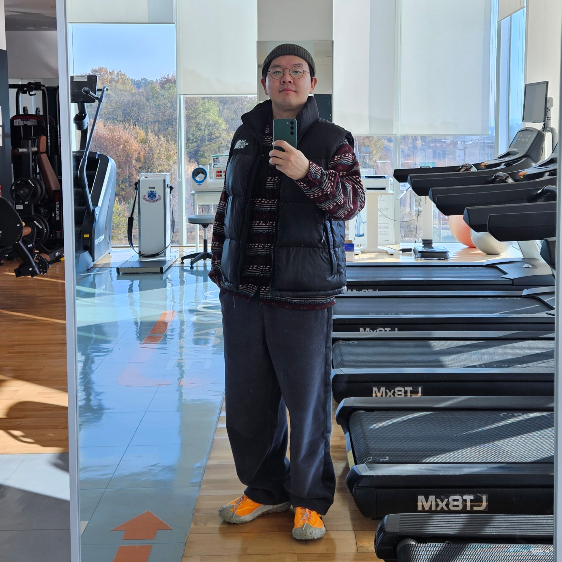 Nike ACG Mountain Fly 2 Low Laser Orange, Uniqlo x Needles Fleece Wide Pants Dark Gray - KR 착용 스타일 - 2