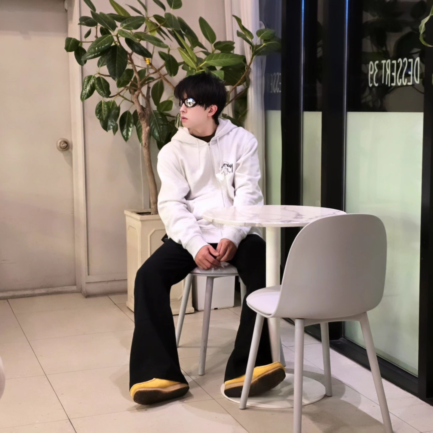 Stussy Stock DSM Ginza Zip Hoodie Ash Heather 2023, Clarks Wallabee Yellow Suede 착용 스타일 - 7