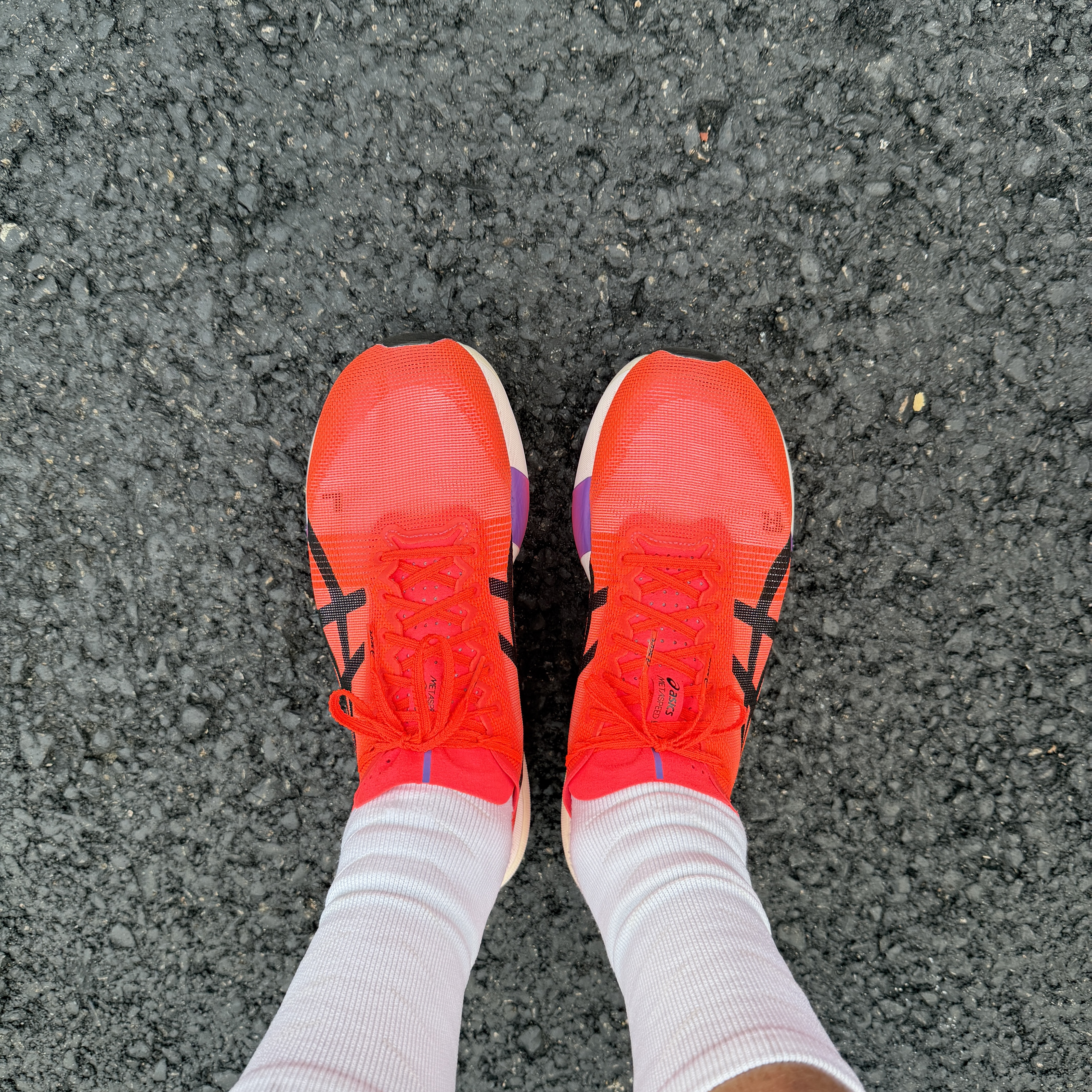 Asics Metaspeed Edge Tokyo Flash Red Black 착용 스타일