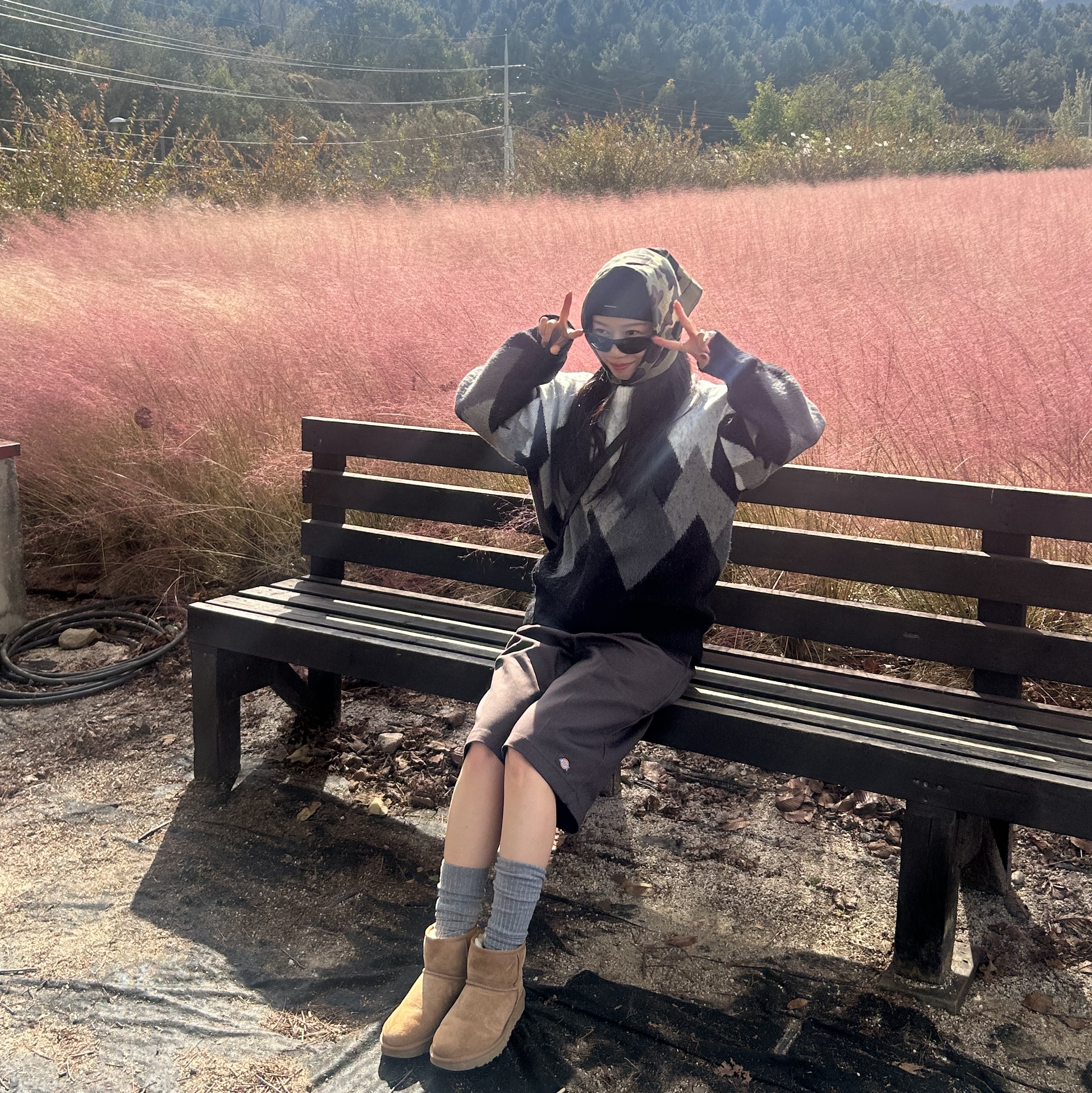 UGG Classic Mini Boots Chestnut, Montbell Polarized Trekking Glasses Black Black - 25FW 착용 스타일 - 2