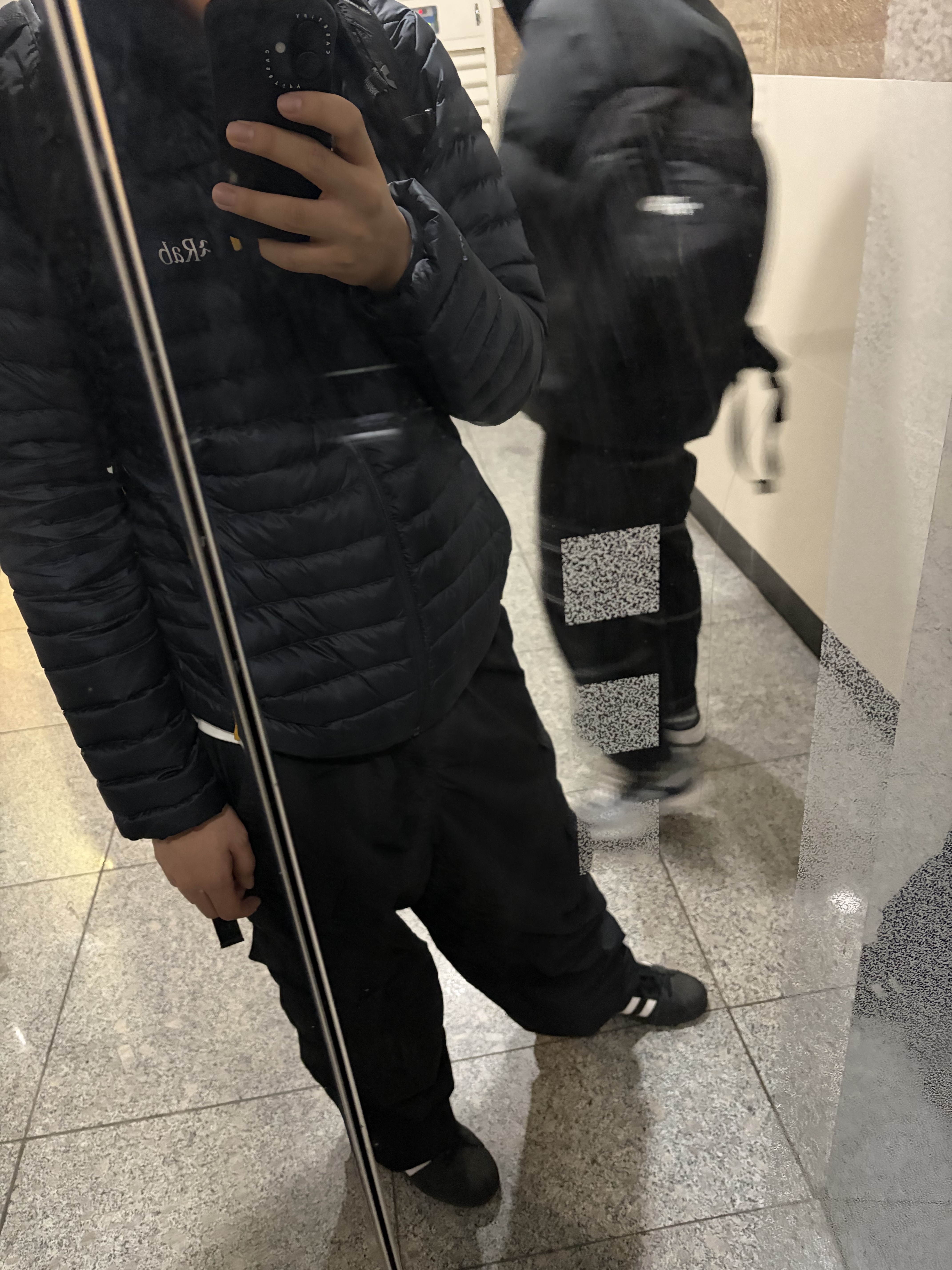 Rab Microlight Alpine Jacket Beluga, Adidas Superstar Core Black White 착용 스타일