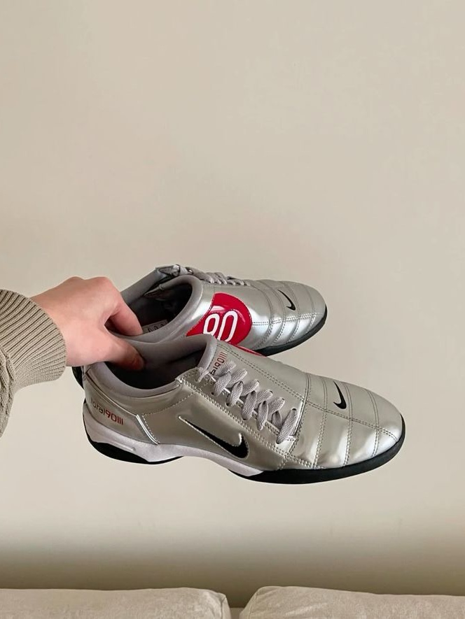 (W) Nike Total 90 Metallic Silver University Red, Nike Total 90 III SP Metallic Silver and Black 착용 스타일