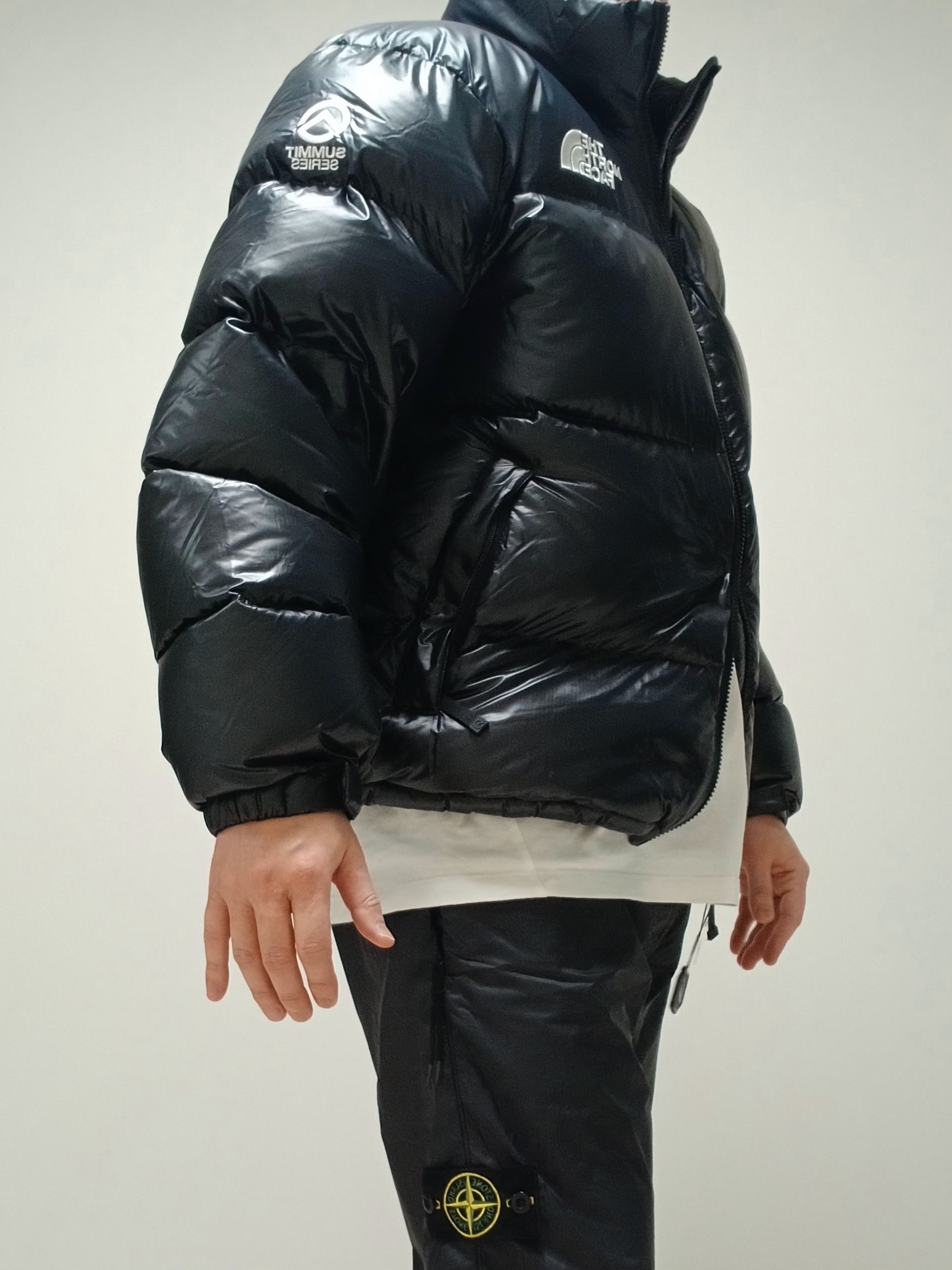 Supreme Small Box LS T-Shirt White - 24SS, The North Face Quantum Nuptse RDS Jacket Black 착용 스타일 - 8