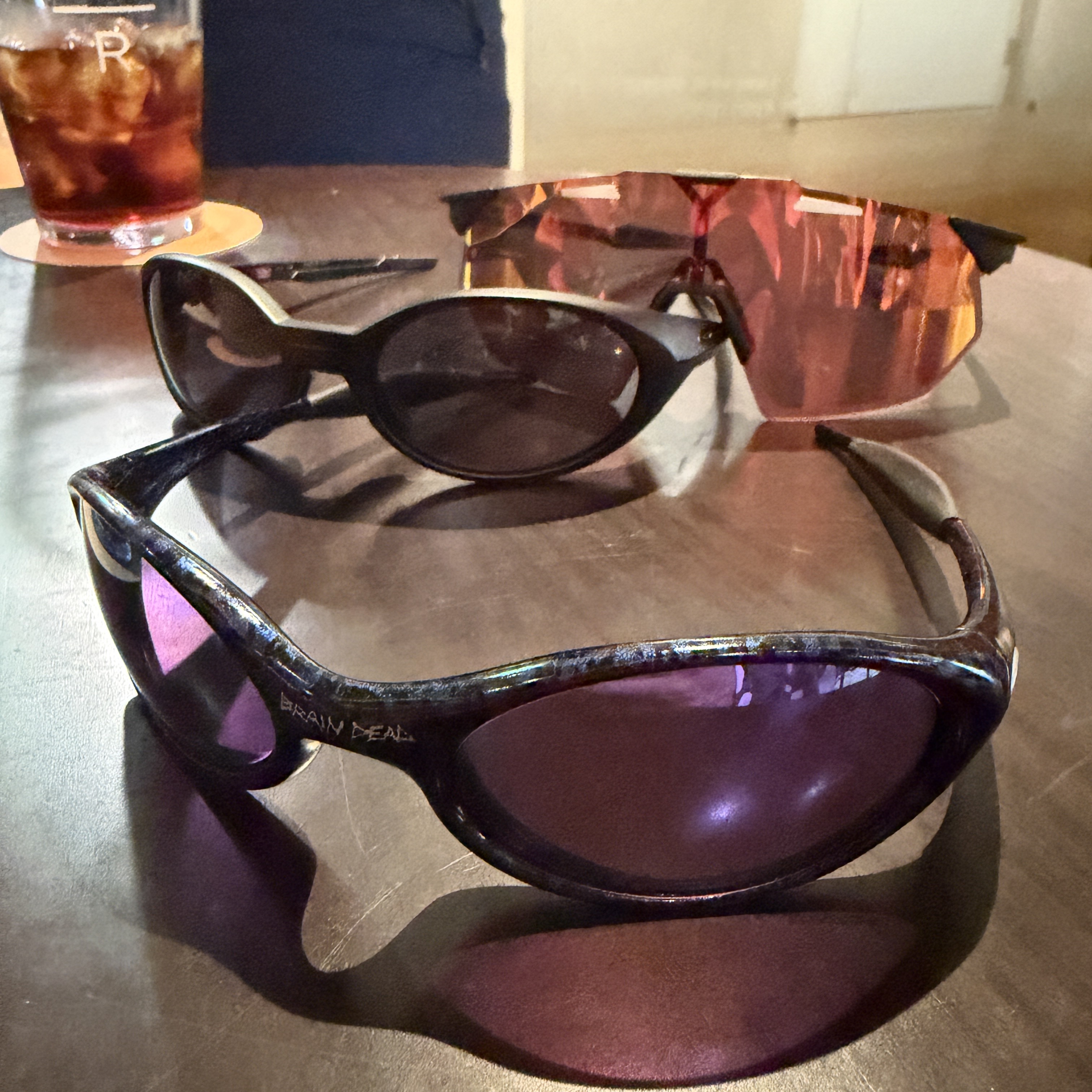 Oakley x Brain Dead Eye Jacket Prizm Violet Lenses, Oakley Eye Jacket Redux Matte Black Frame Prizm Grey Lenses High Bridge Fit 착용 스타일