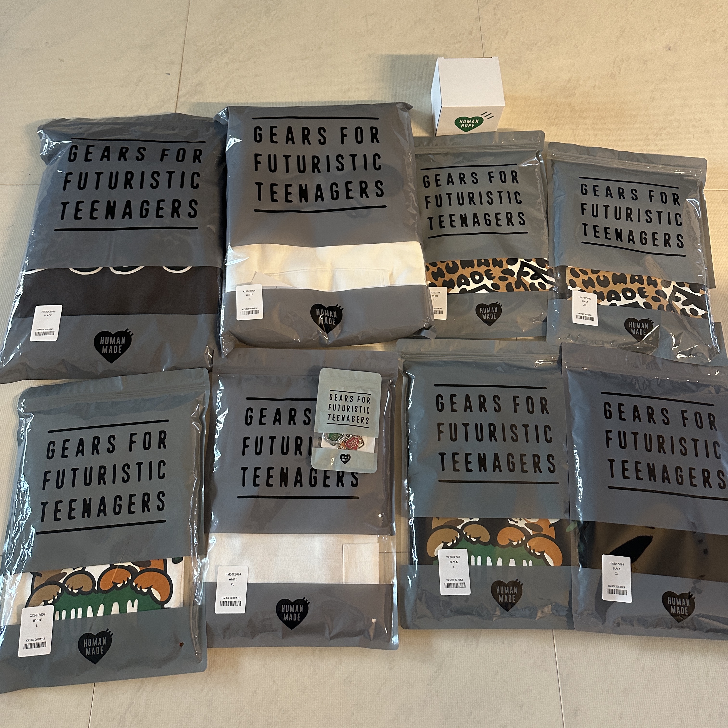 Human Made Tsuriami Hoodie Black - Apgujeong Store Exclusive, Human Made Heart Pocket T-Shirt Black - Apgujeong Store Exclusive 착용 스타일