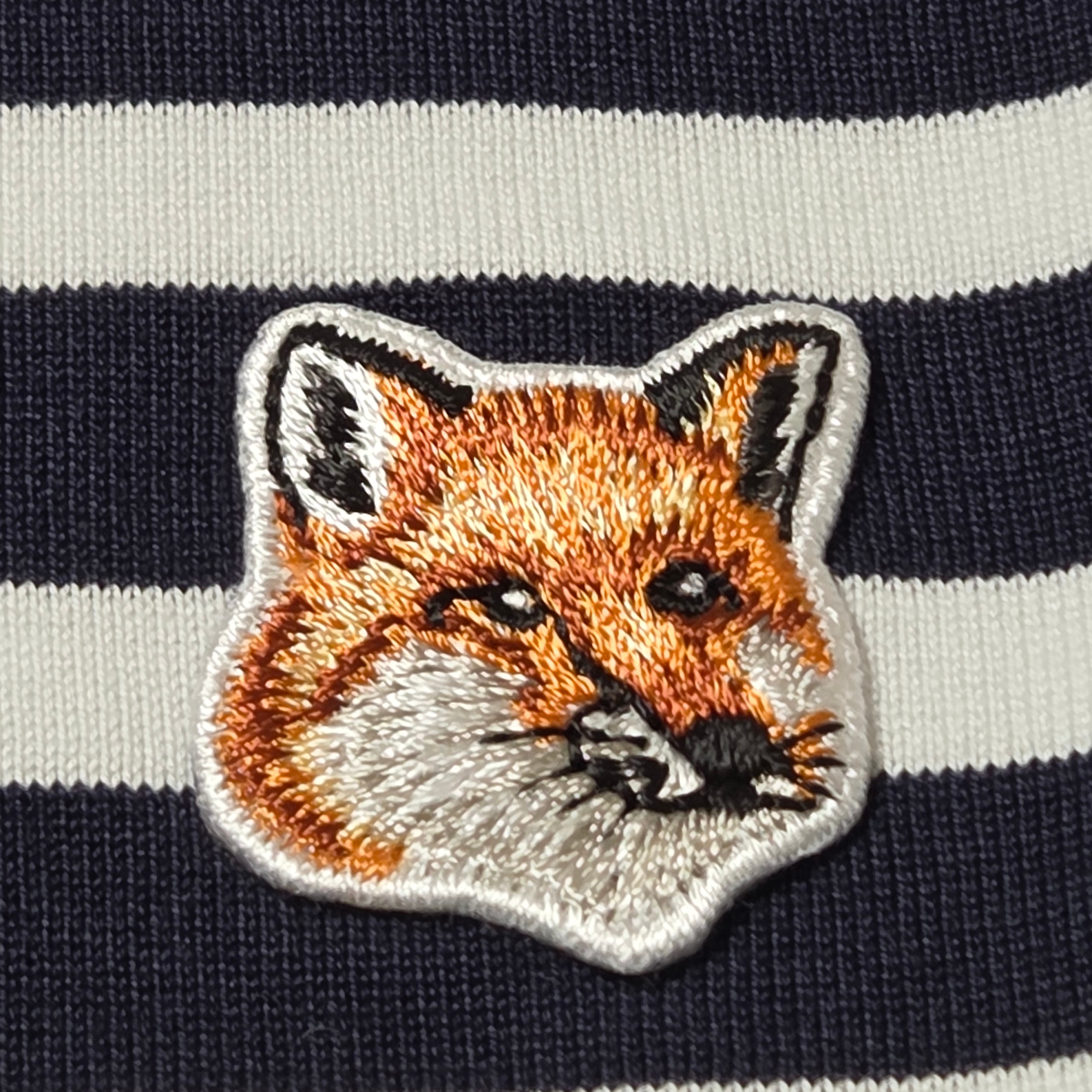 Maison Kitsune Fox Head Patch Regular Marin Long Sleeve T-Shirt Navy Stripes 착용 스타일 - 5