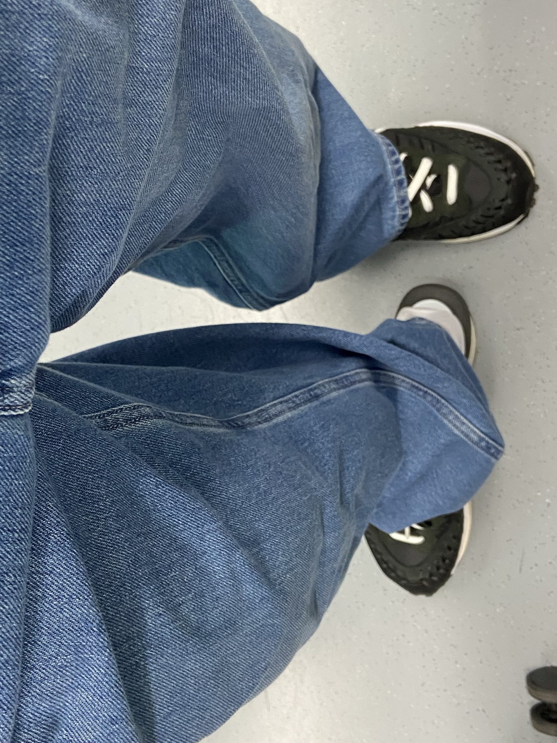 Nike x Sacai x Jean Paul Gaultier VaporWaffle Black White, Uniqlo x JW Anderson Straight Jean Blue - KR 착용 스타일